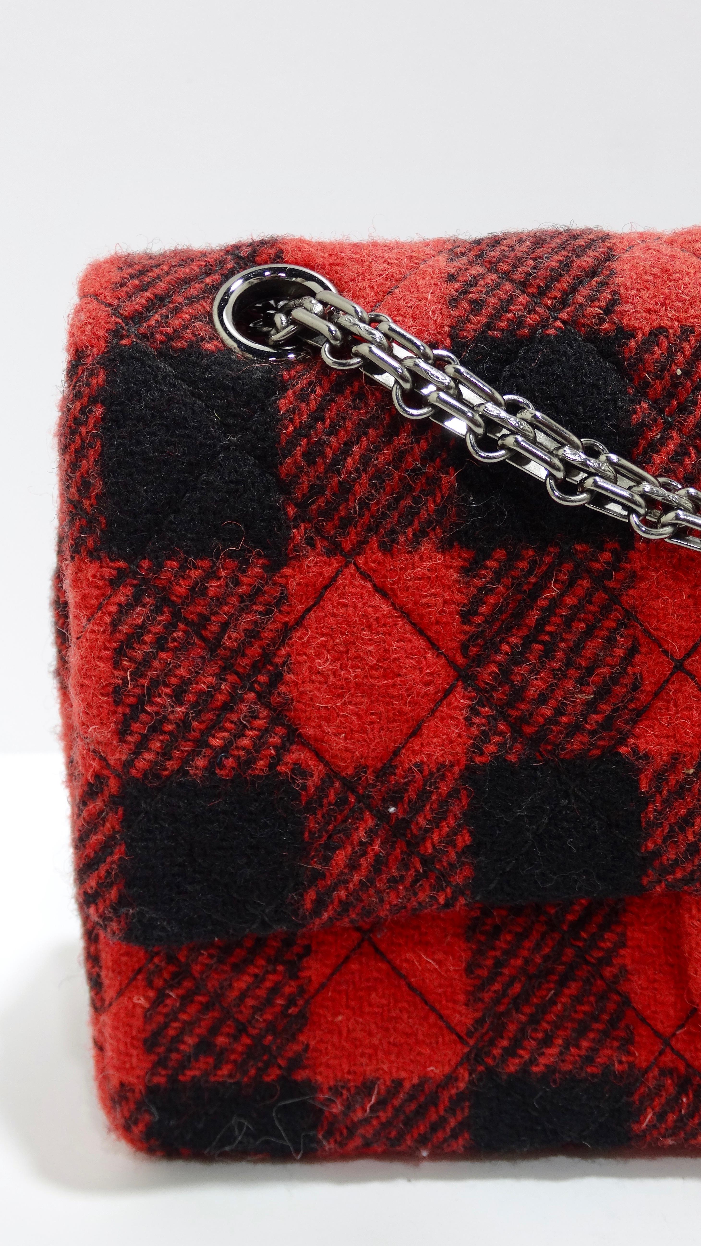 Marron Chanel - Sac à rabat 2.55 en tweed matelassé à carreaux, réédition en vente