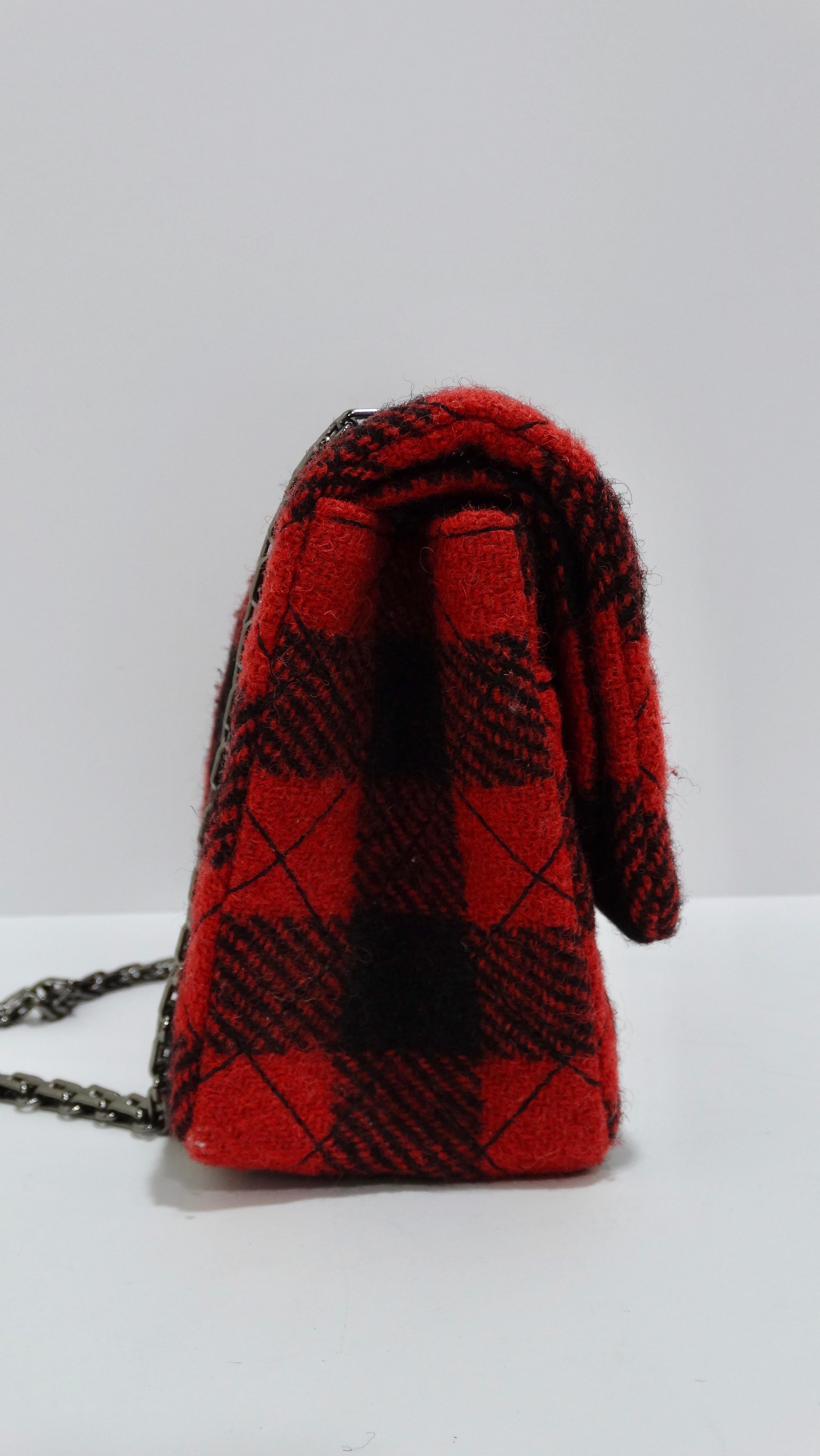 Chanel - Sac à rabat 2.55 en tweed matelassé à carreaux, réédition Unisexe en vente