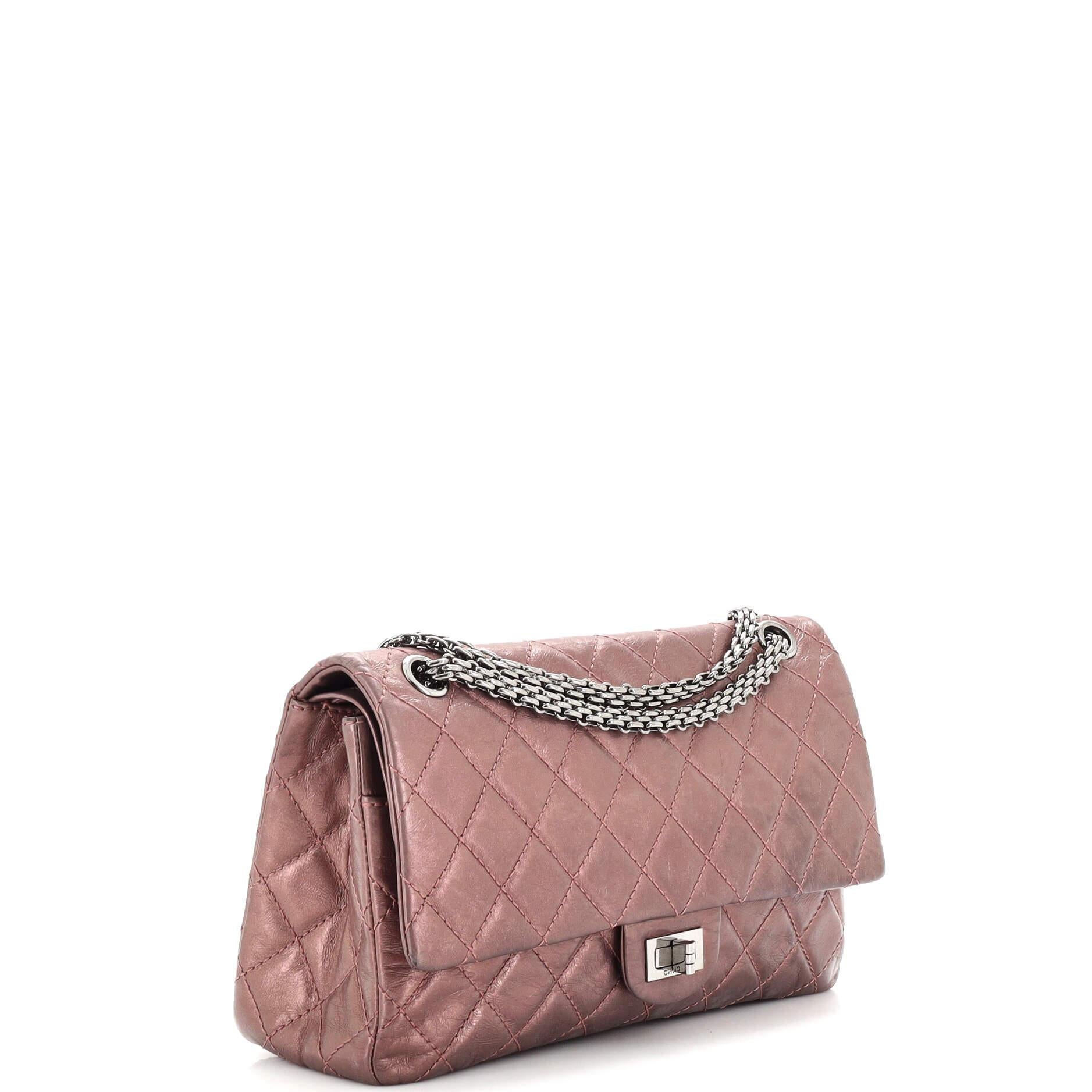 Chanel Reissue 2.55 Flap Bag Quilted Aged Calfskin 226 In Good Condition For Sale In NY, NY
