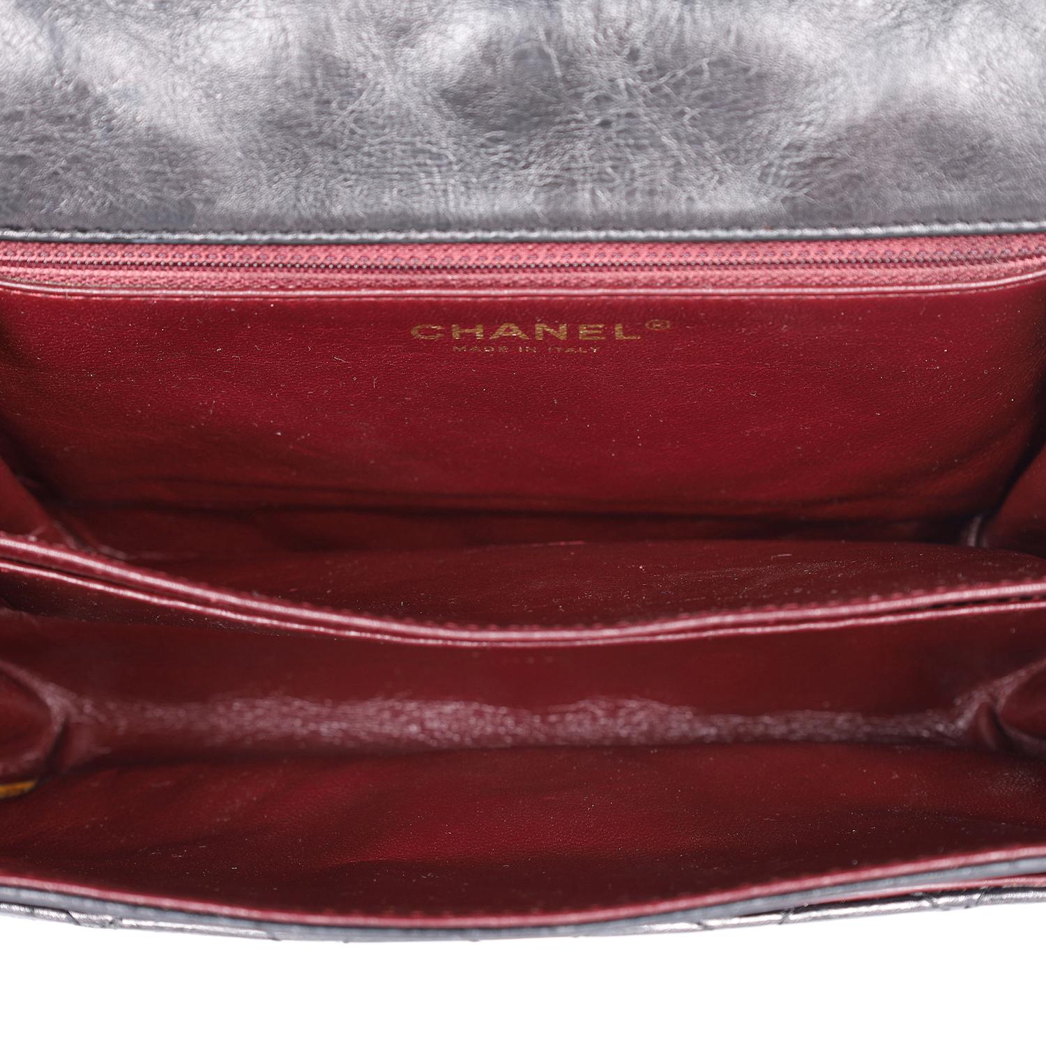 CHANEL Reissue 2.55 Klappentasche Gesteppt Gealtertes Kalbsleder Schwarz im Angebot 7