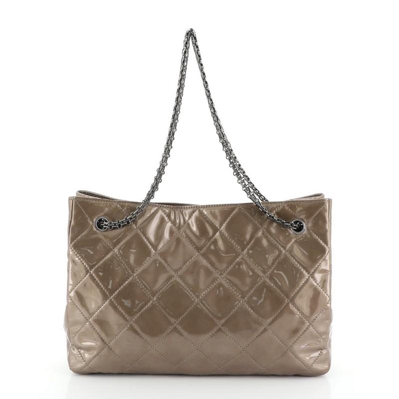 Chanel Reissue 2.55 Tote Quilted Patent Large In Good Condition In NY, NY