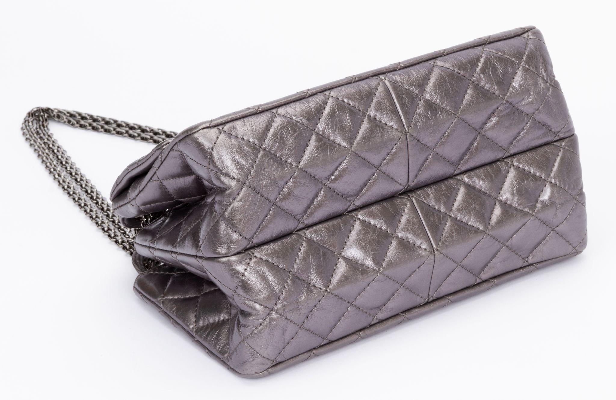 Chanel Reissue Accordian Bag Metallic In Excellent Condition For Sale In West Hollywood, CA