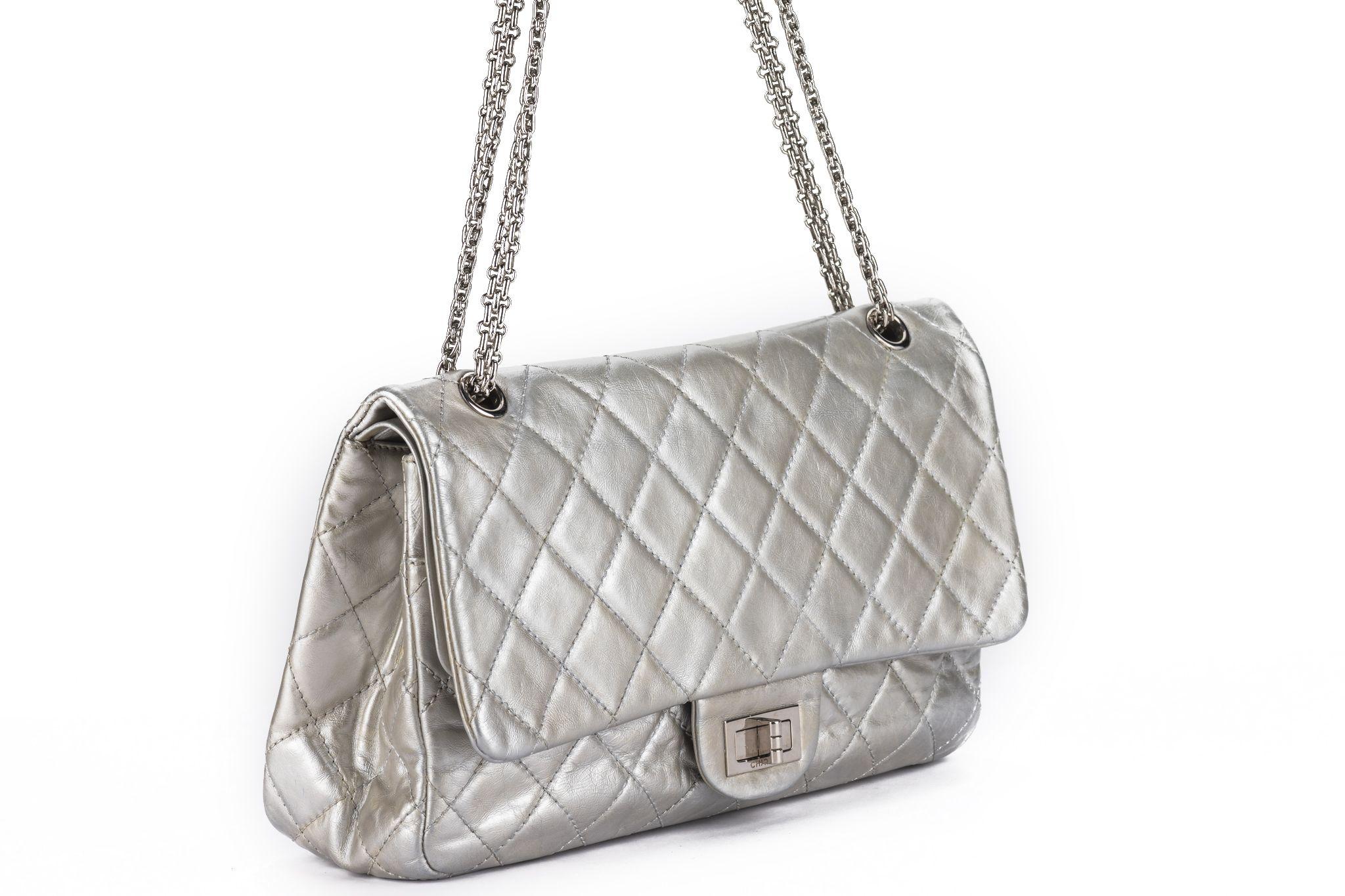 Argento Chanel Reissue Flap Jumbo Silver in vendita