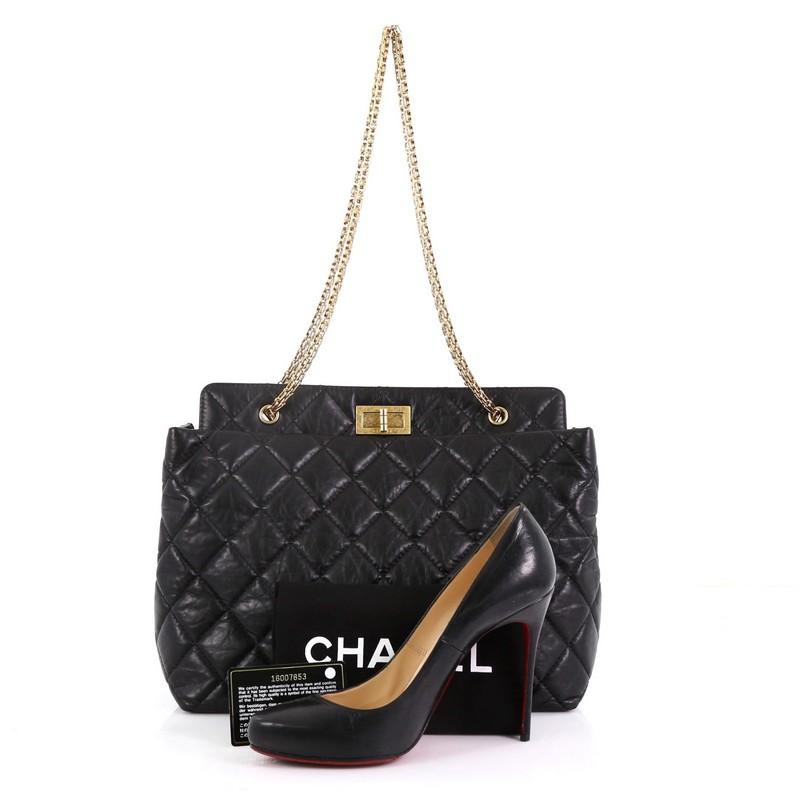 This Chanel Reissue Tote Quilted Aged Calfskin Large, crafted in black quilted aged calfskin leather, features chain link straps and gold-tone hardware. Its mademoiselle turn-lock closure opens to a black fabric interior with middle zip compartment