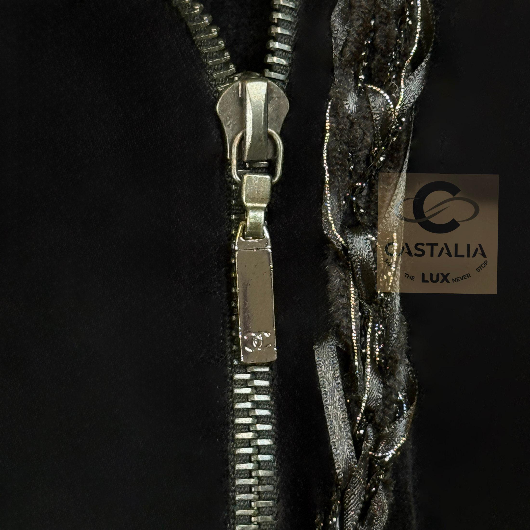 CHANEL Relic Rock'n'Roll Chaqueta motera de terciopelo negro 40 FR en venta 5