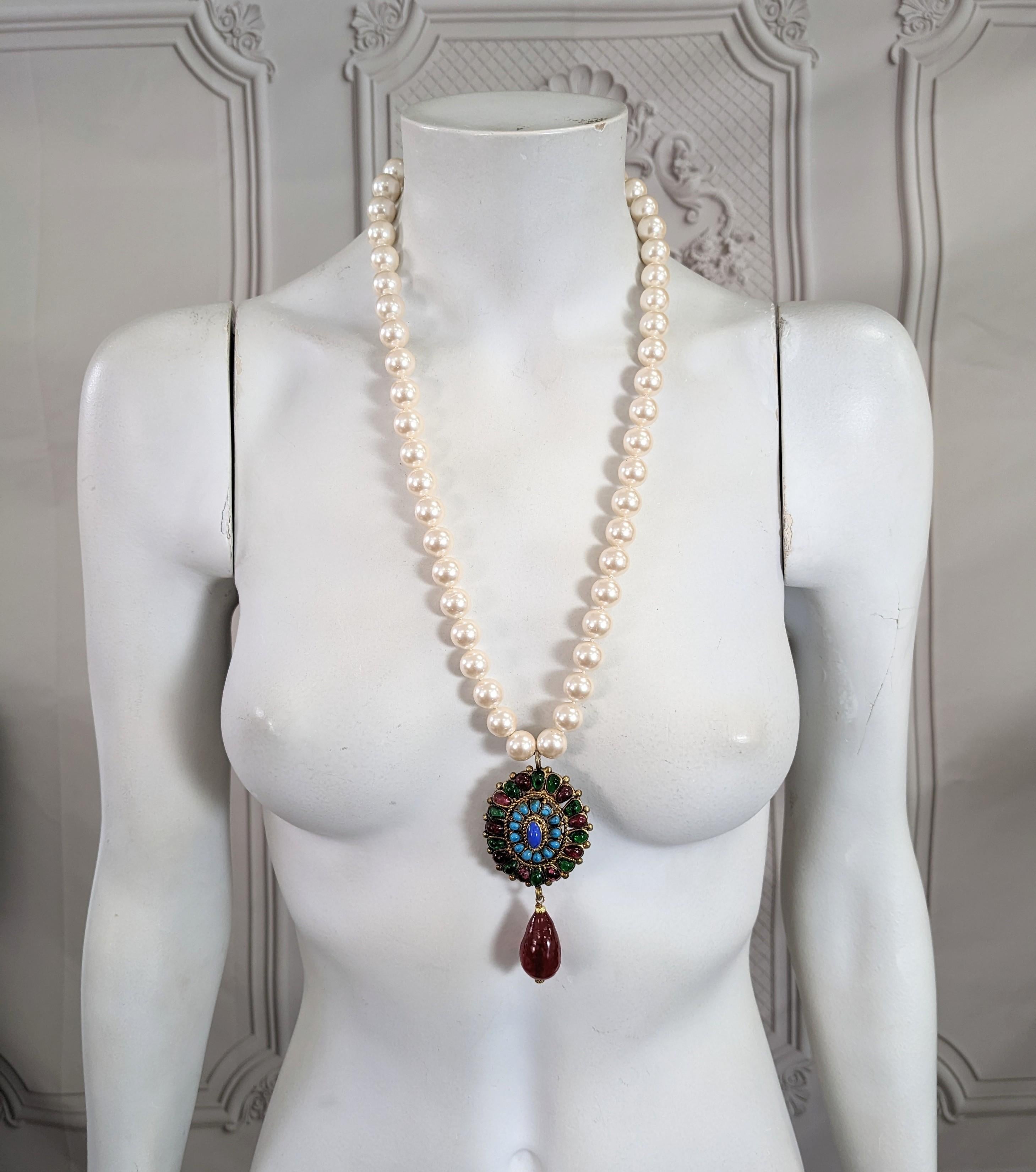 Pendentif en verre coulé de style Renaissance de Chanel, Maison Gripoix for Chanel en vente 2