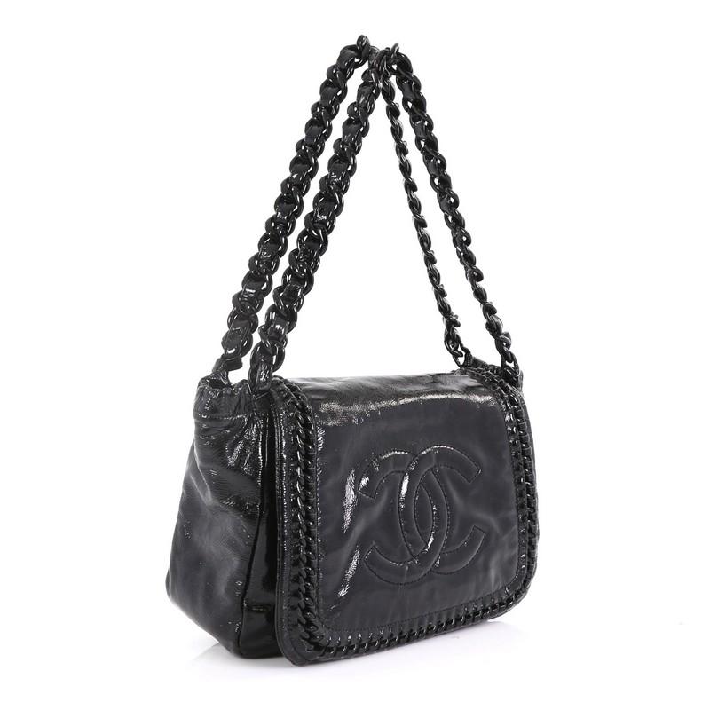 This Chanel Resin Modern Chain Flap Bag Quilted Crinkled Patent Medium, crafted from black quilted crinkled patent leather, features large resin chain link strap and trim details, stitched interlocking CC logo, and silver-tone hardware. Its flap and