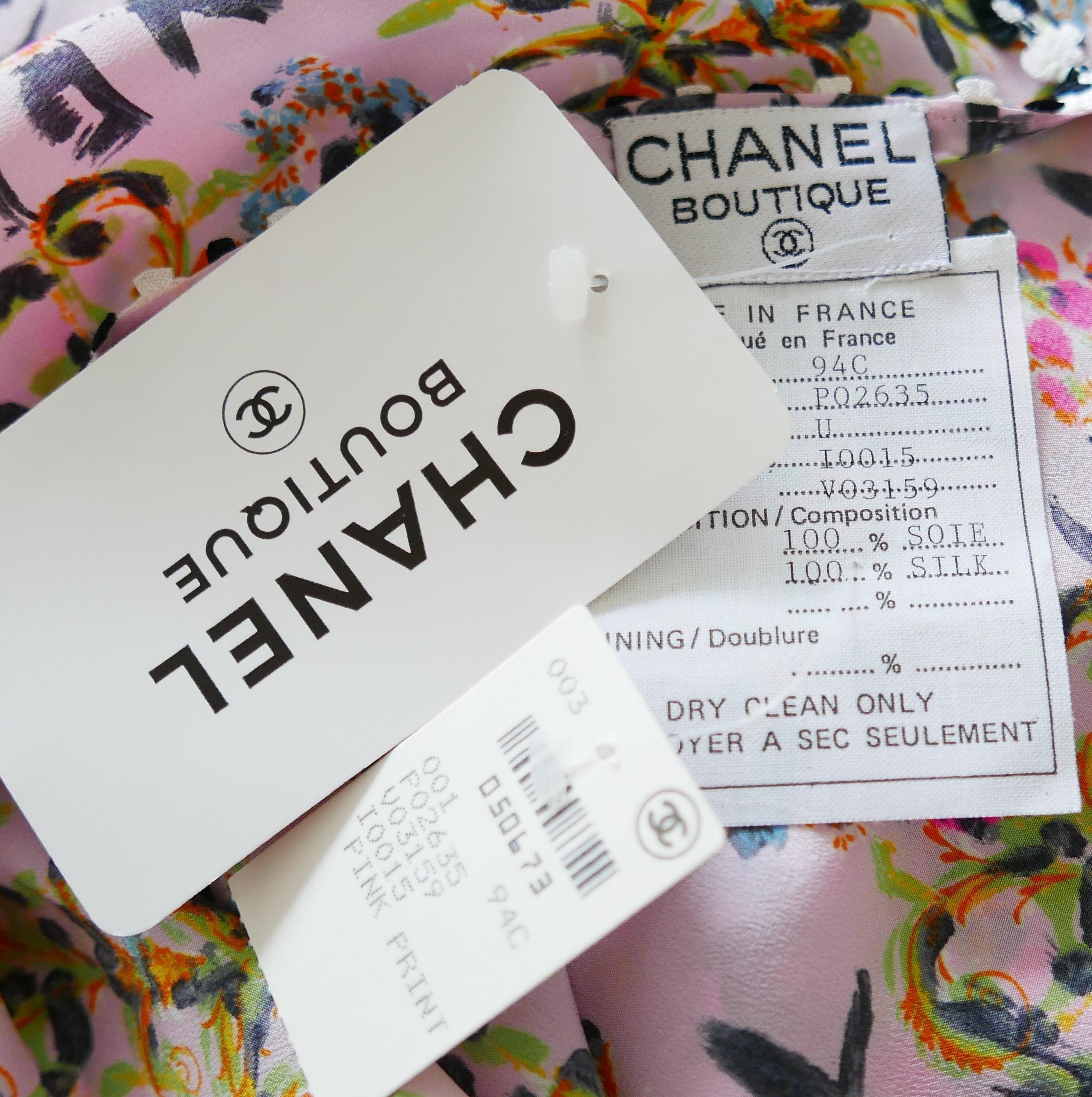  Chanel Resort 1994 Logo Floral Seide XL Schal mit Logo Damen im Angebot