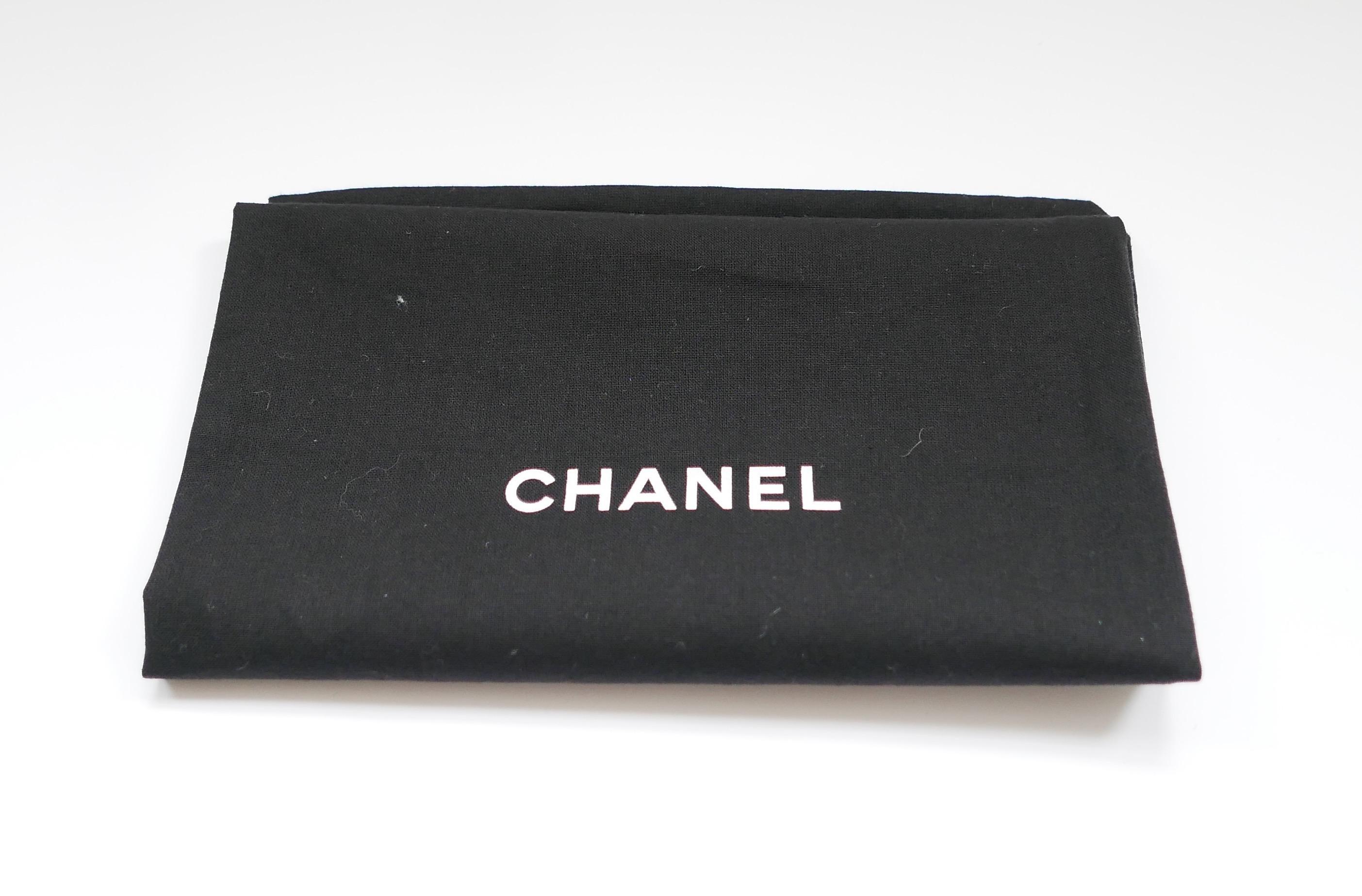 Chanel Resort 2009 - Bottines en treillis noires et argentées en vente 5