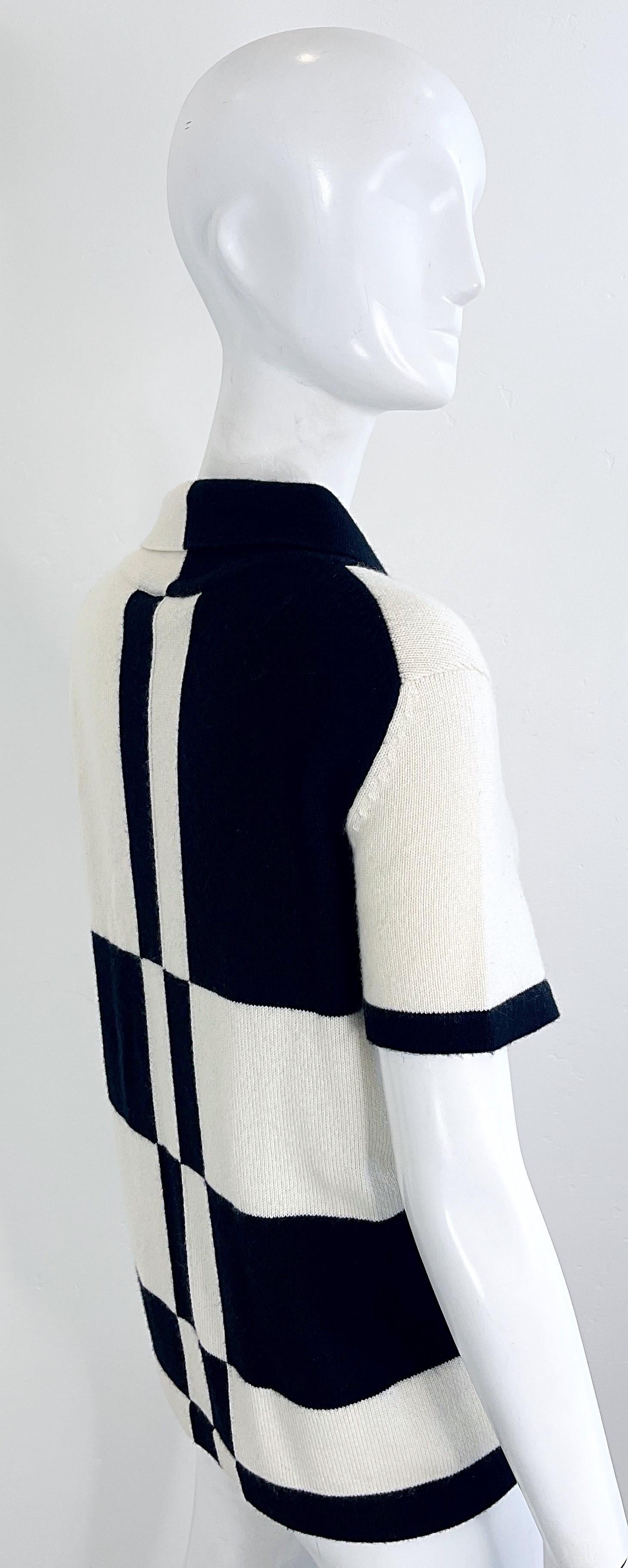 Chanel Resort 2012 Runway Size 44 Black and White Cashmere Short Sleeve Sweater For Sale 6