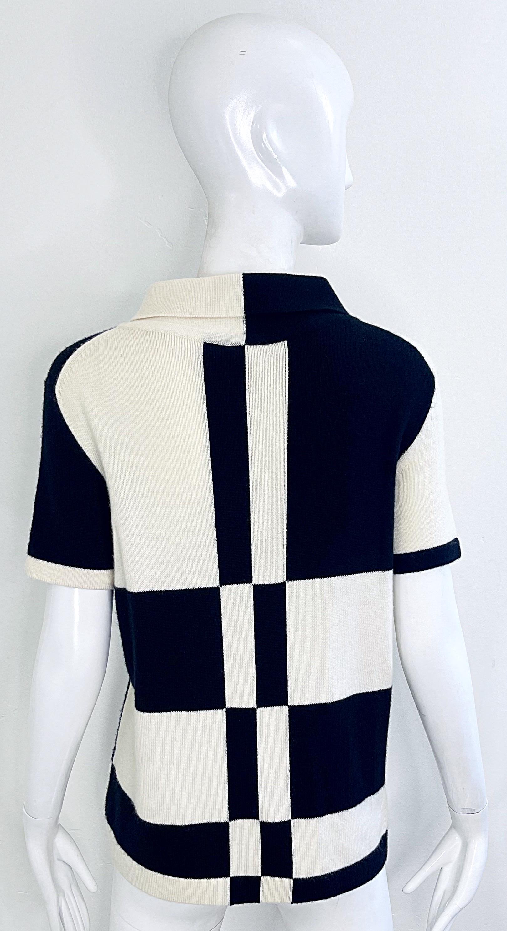 Women's Chanel Resort 2012 Runway Size 44 Black and White Cashmere Short Sleeve Sweater For Sale
