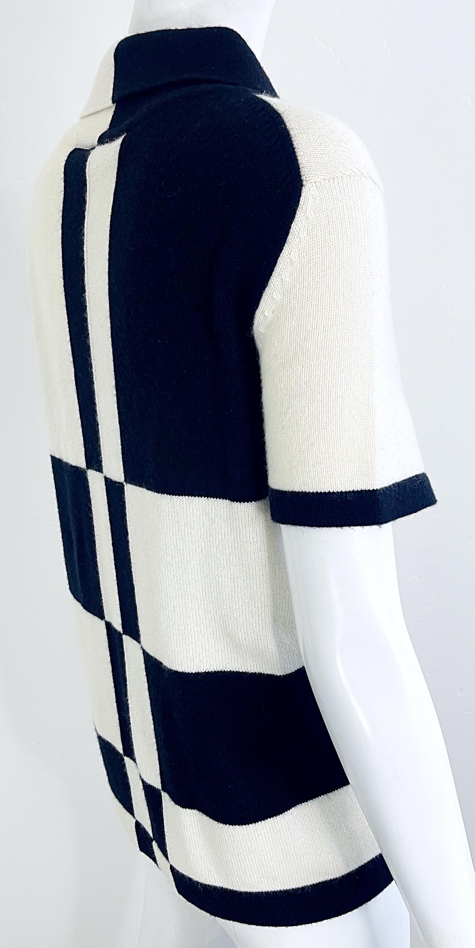 Chanel Resort 2012 Runway Size 44 Black and White Cashmere Short Sleeve Sweater For Sale 3