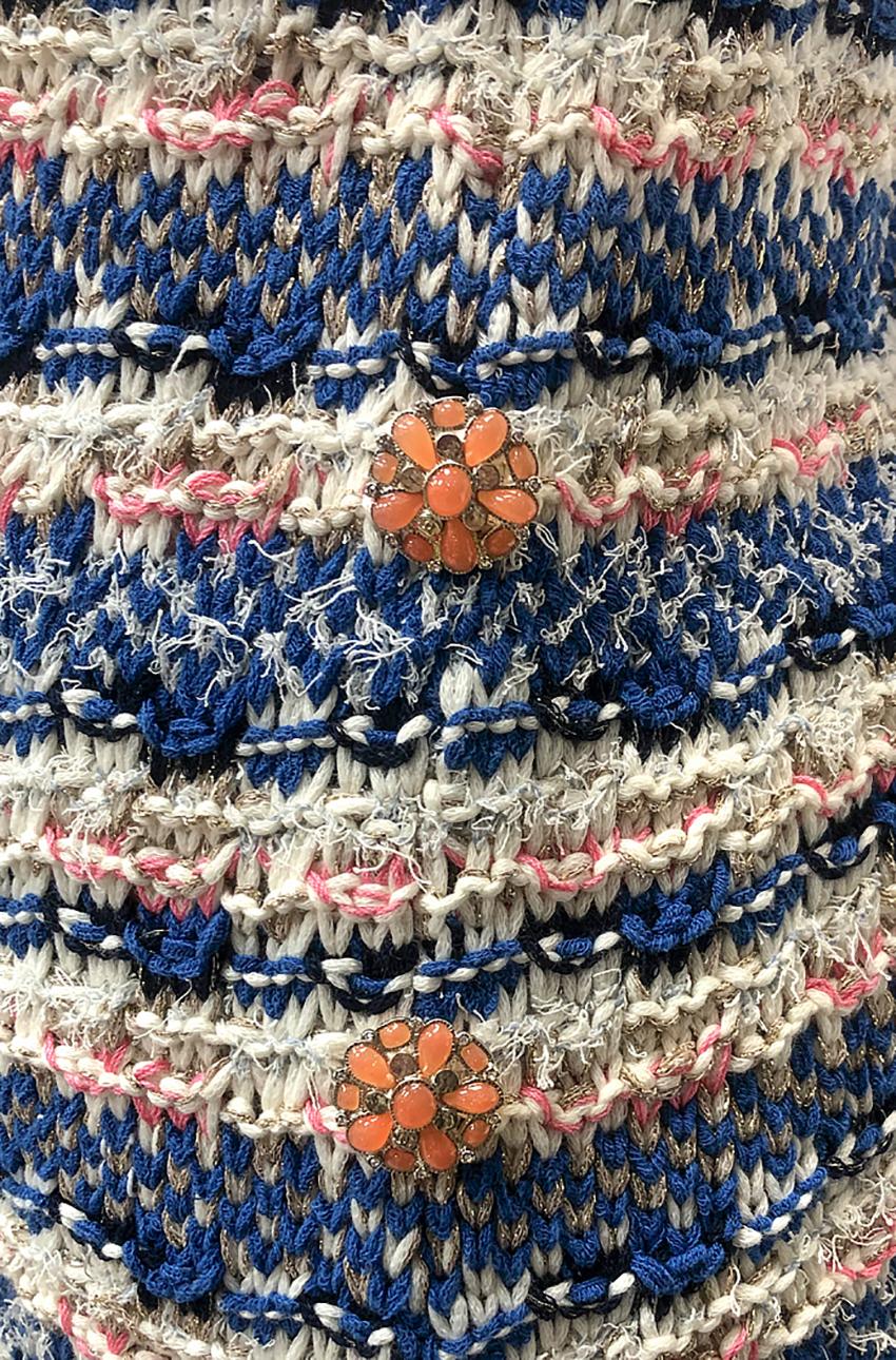 CHANEL Resort 2015 TWEED DRESS decorated with FLOWER BUTTONS size 36 In Excellent Condition In Montgomery, TX
