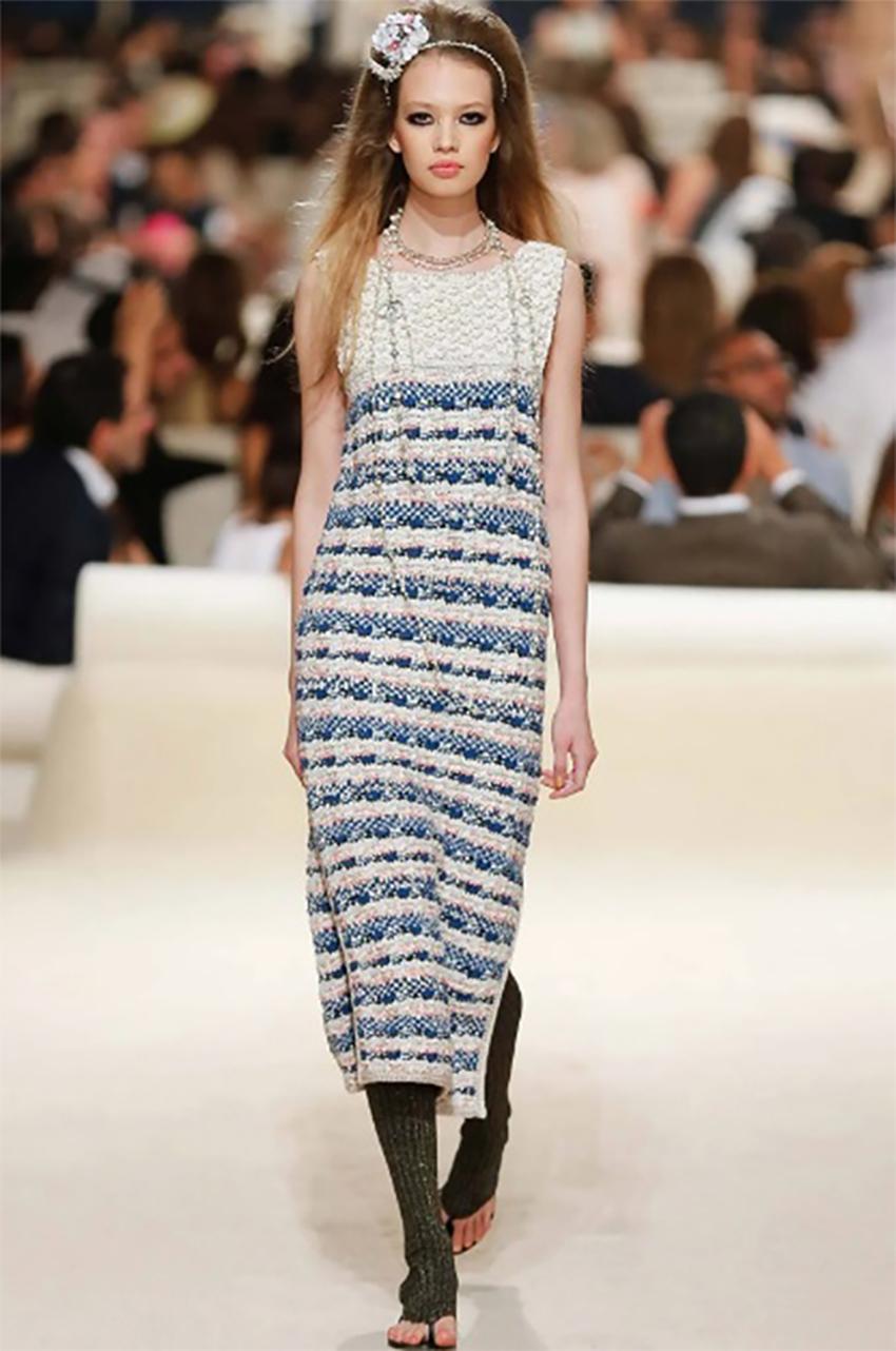 Women's CHANEL Resort 2015 TWEED DRESS decorated with FLOWER BUTTONS size 36