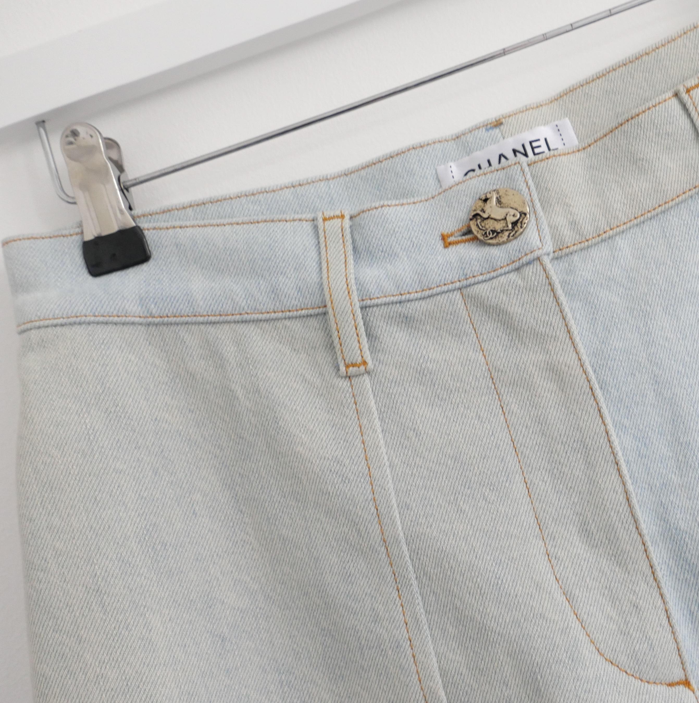 Donna Jeans Chanel Resort 2018 a gamba super larga con bottone in vendita