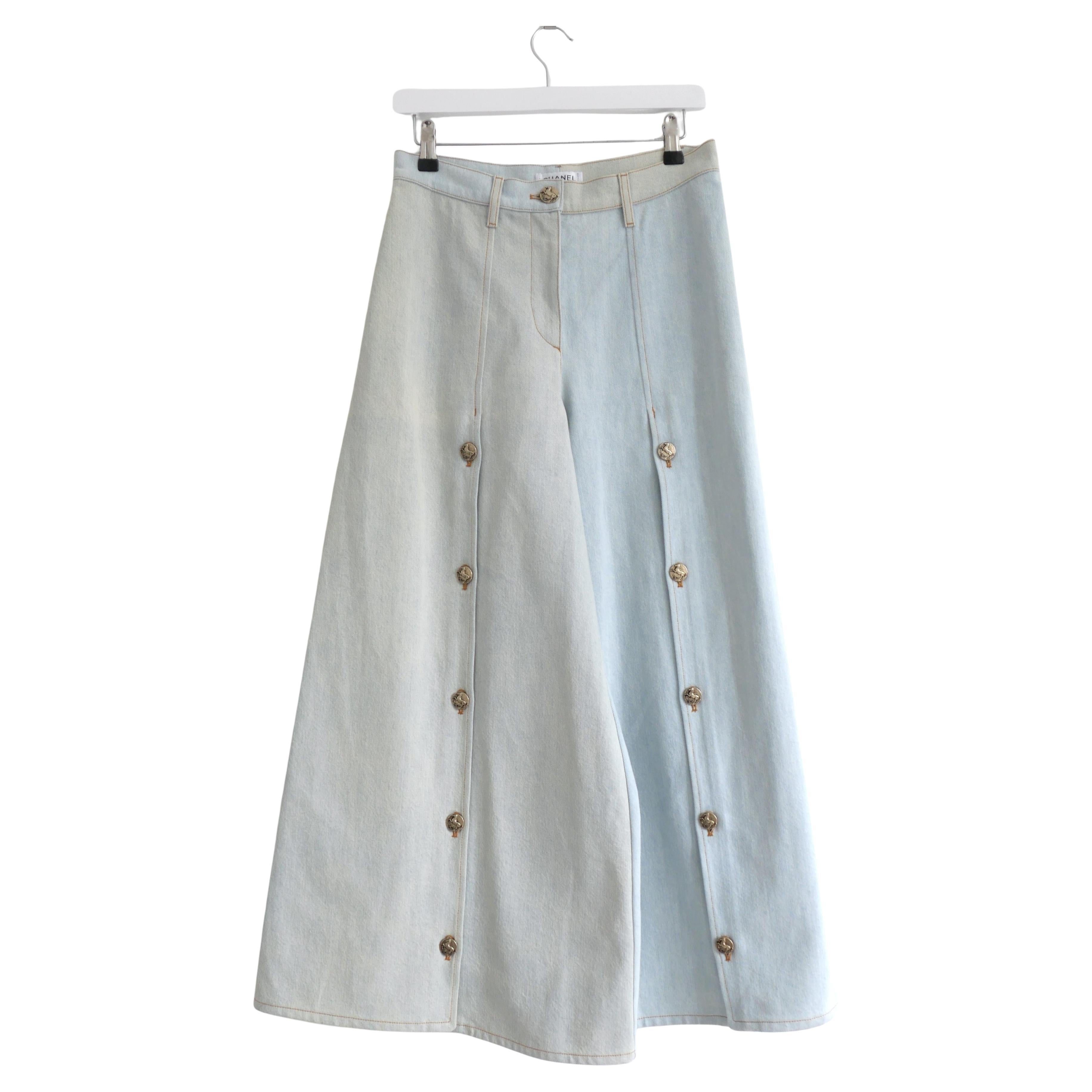 Jeans Chanel Resort 2018 a gamba super larga con bottone in vendita