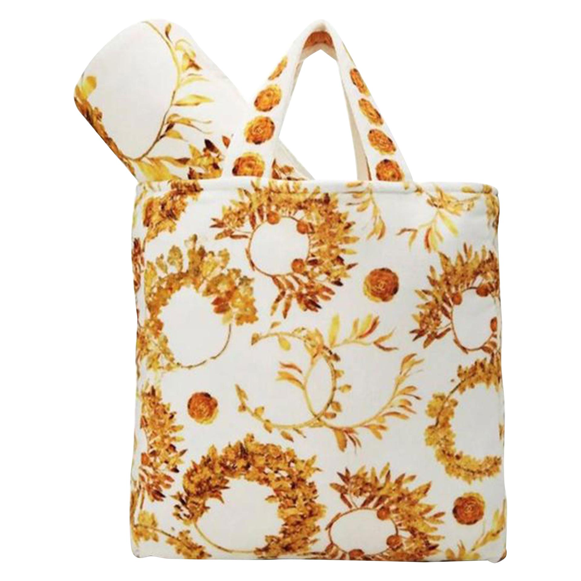 Chanel Greece Resort 2017 Towel Beach Pool Set

New and never used super gorgeous CHANEL beach tote + Beach towel set. It is from 2017C collection. Very elegant and timeless beauty of Chanel.

Interior Slip Pocket
Towel Included
Yellow Floral