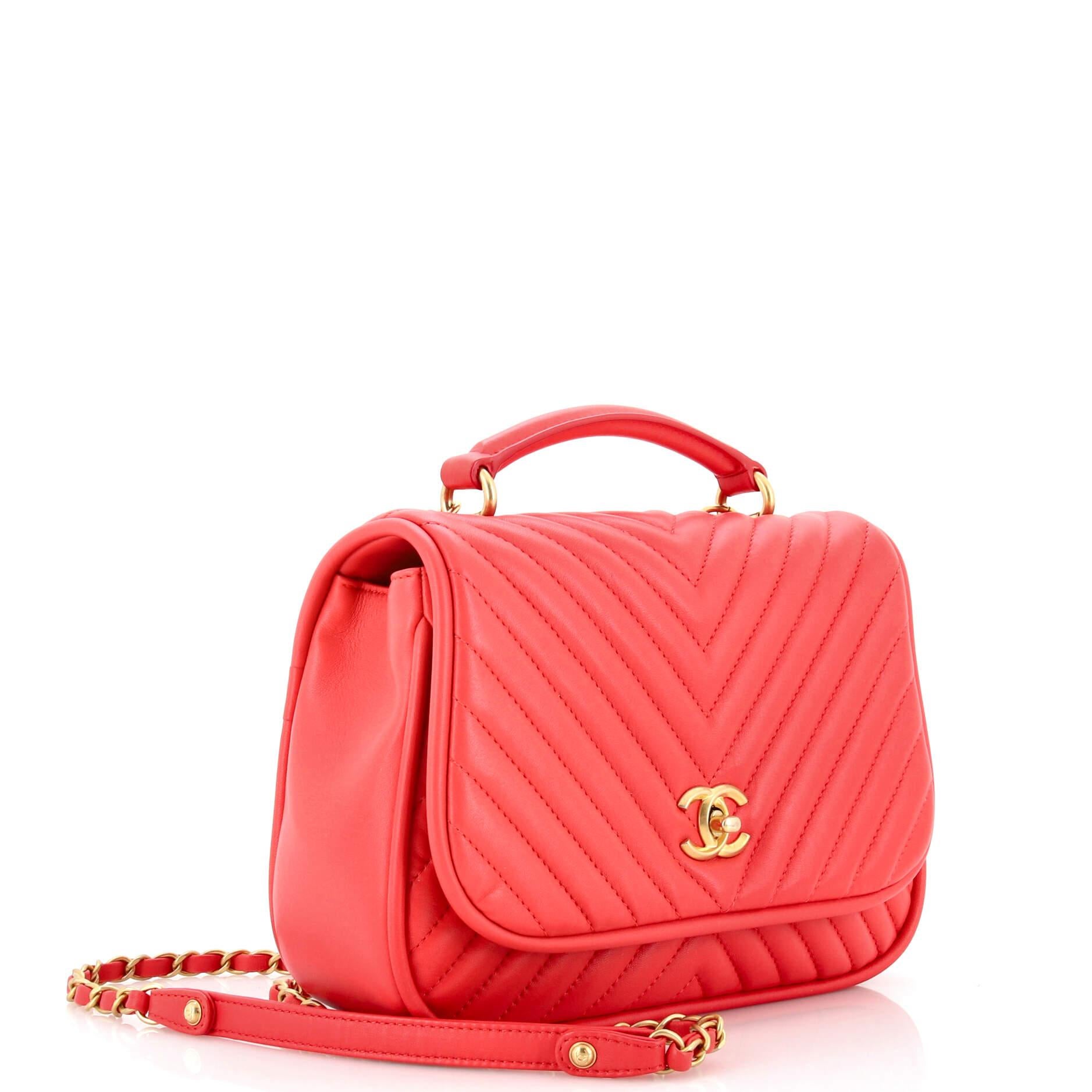 Chanel Reversed Round Flap Bag Chevron Lambskin Medium In Good Condition For Sale In NY, NY