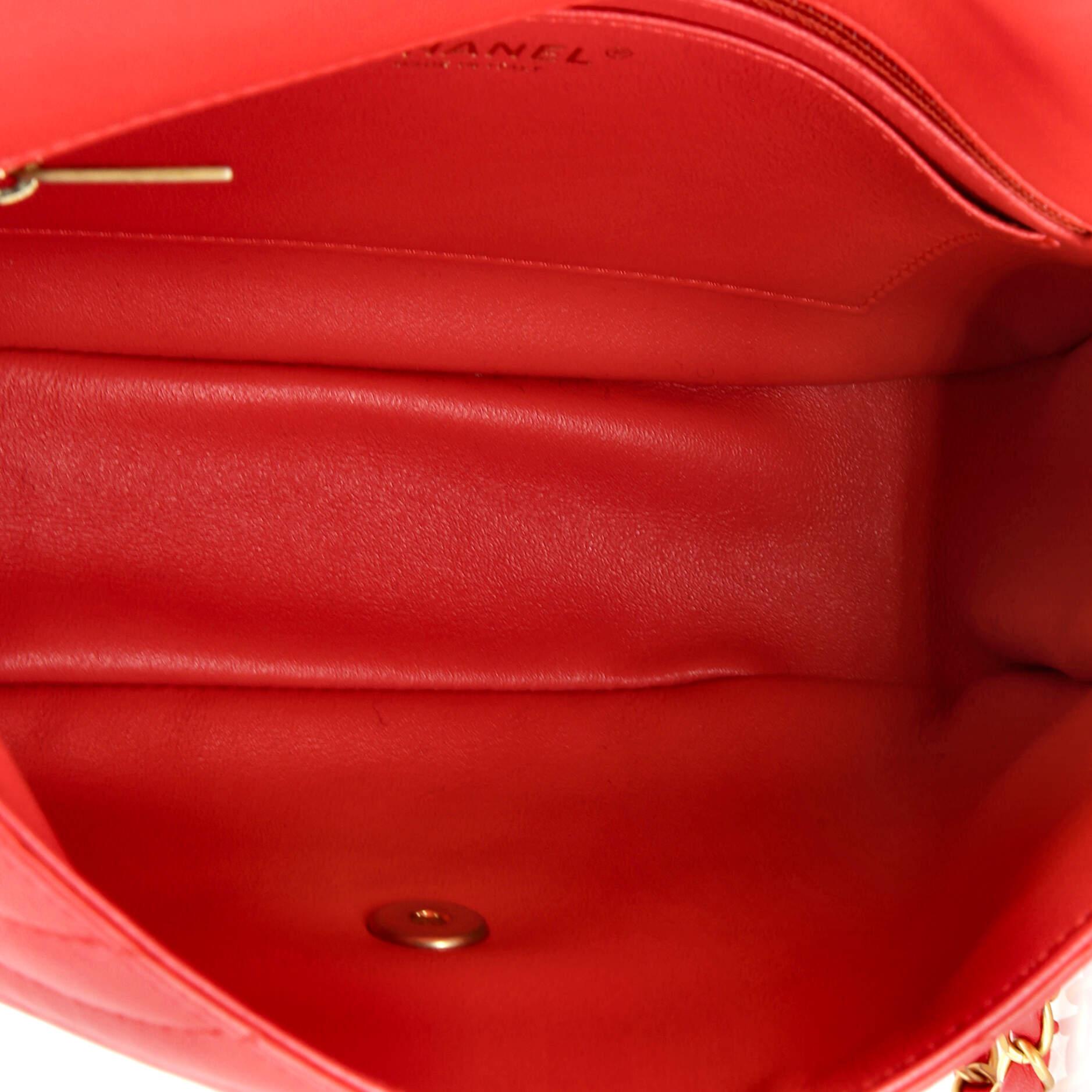 Chanel Reversed Round Flap Bag Chevron Lambskin Medium For Sale 2