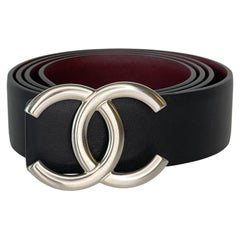 Chanel Reversible Black Burgundy Leather CC Logo Skinny Belt (85/33)
