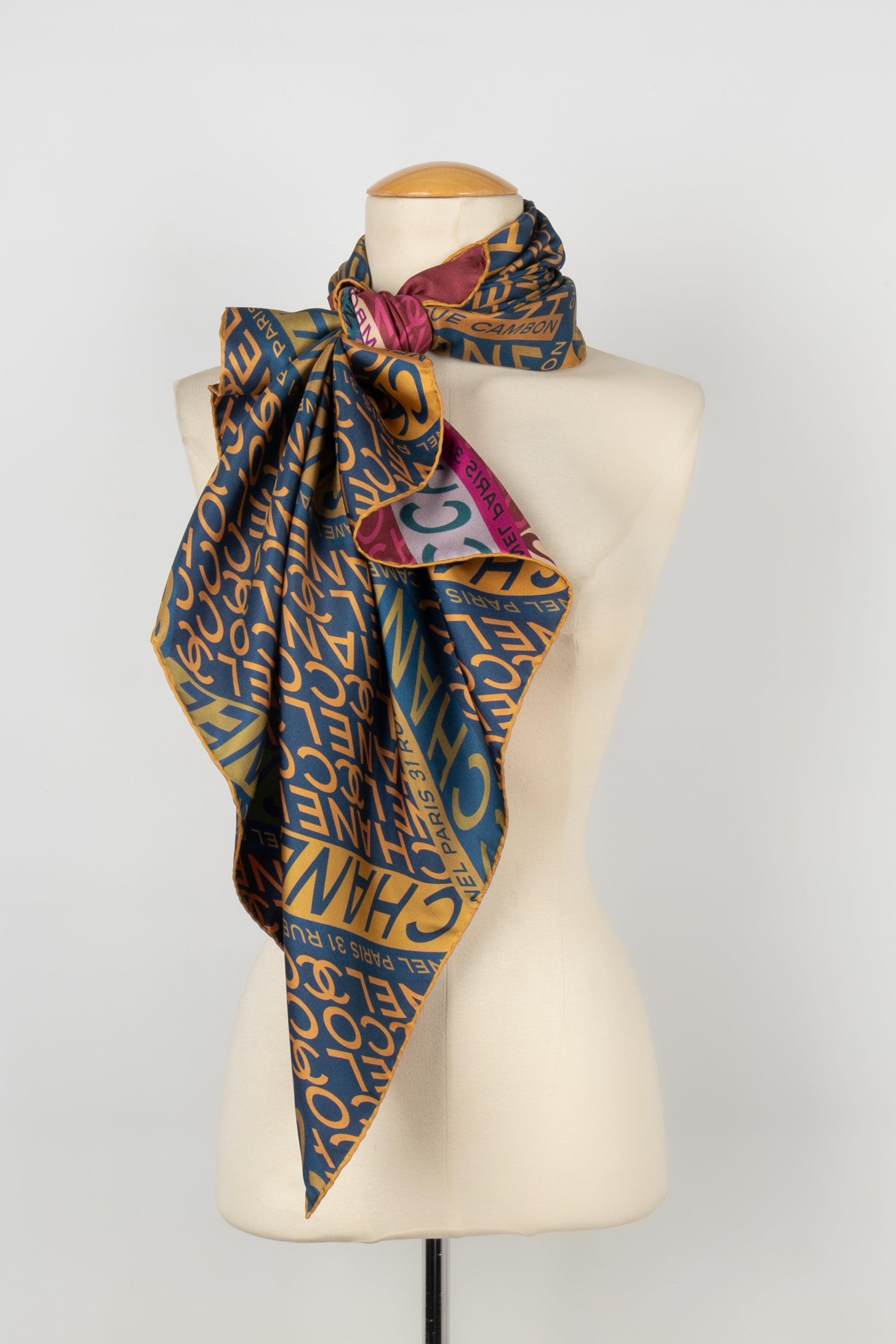 Chanel Reversible Silk Foulard In Good Condition For Sale In SAINT-OUEN-SUR-SEINE, FR