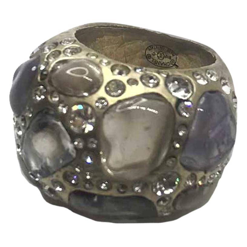 Chanel Ring mit Strass und lila Glaspalette, Größe 50