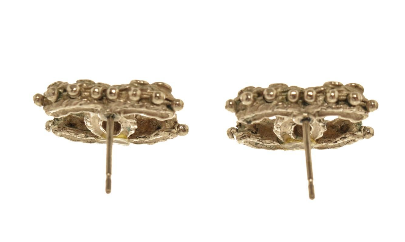 Chanel Rhinestone Gold CC Earrings made of gold tone metal hardware, rhinestone embellishments, and chanel engraving.

770095MSC