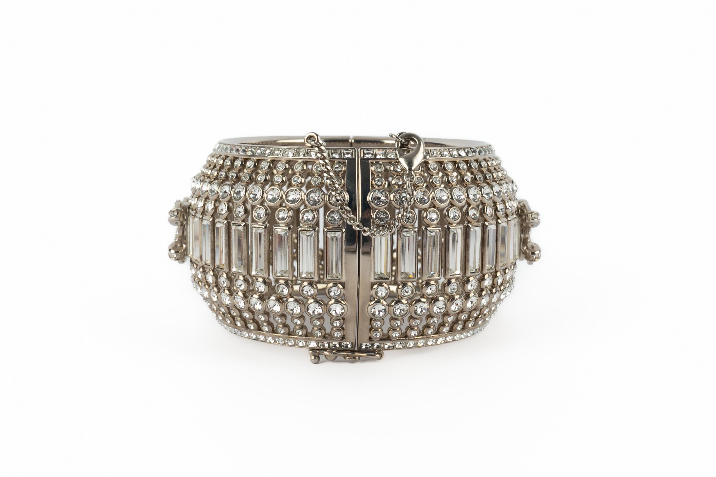 Chanel strassbesetztes Armband 2023 im Angebot 2