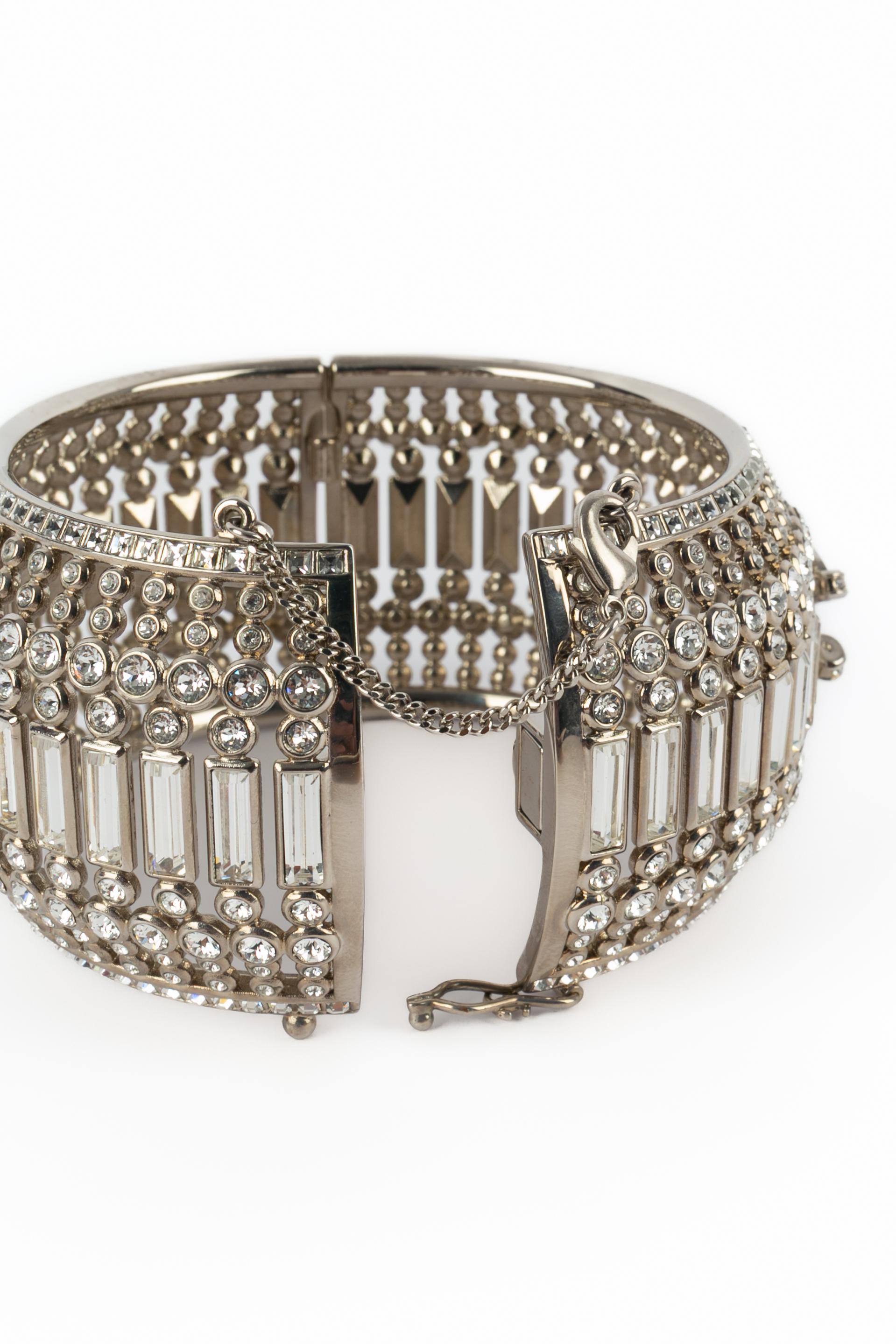 Chanel strassbesetztes Armband 2023 im Angebot 3