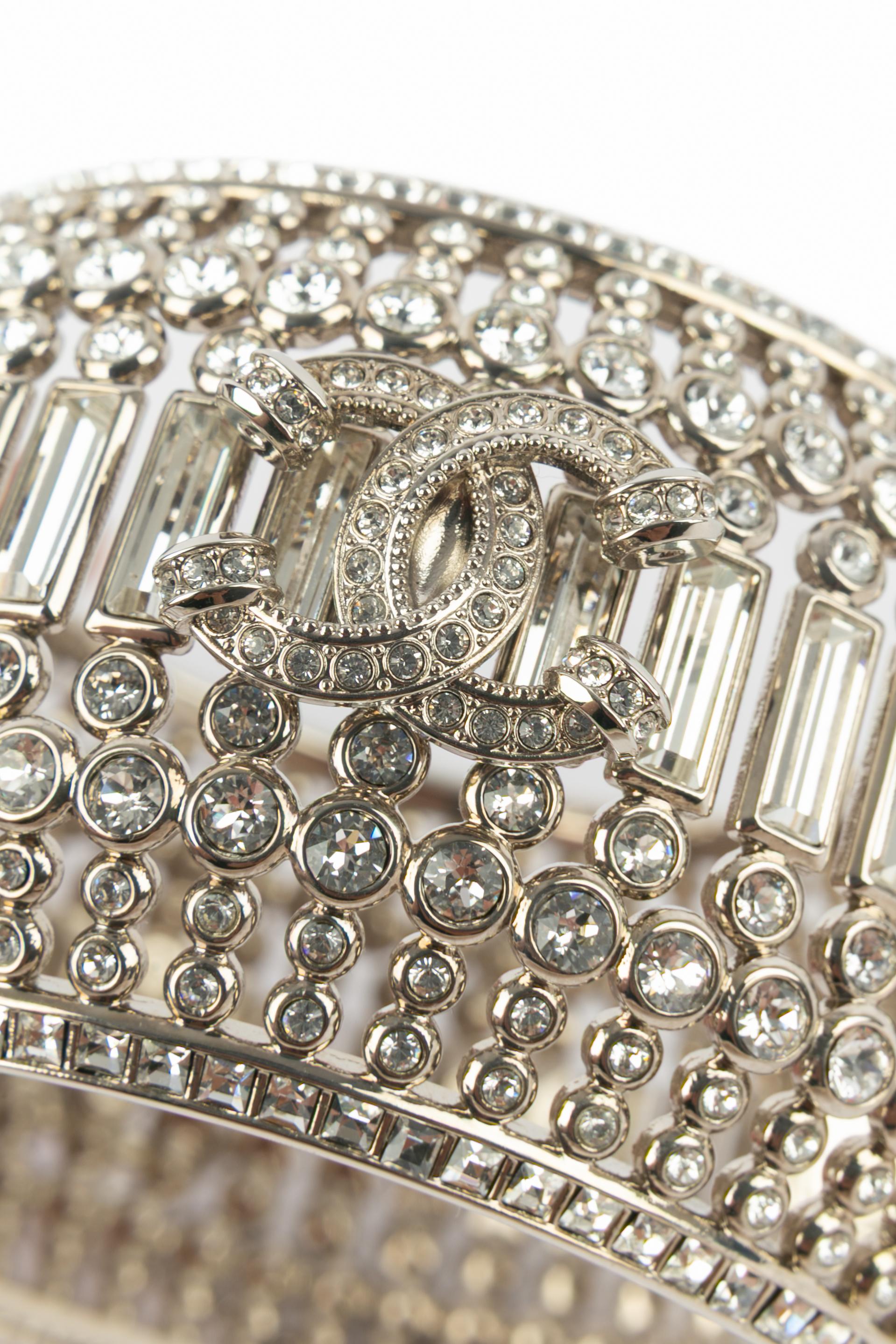 Chanel strassbesetztes Armband 2023 im Angebot 5