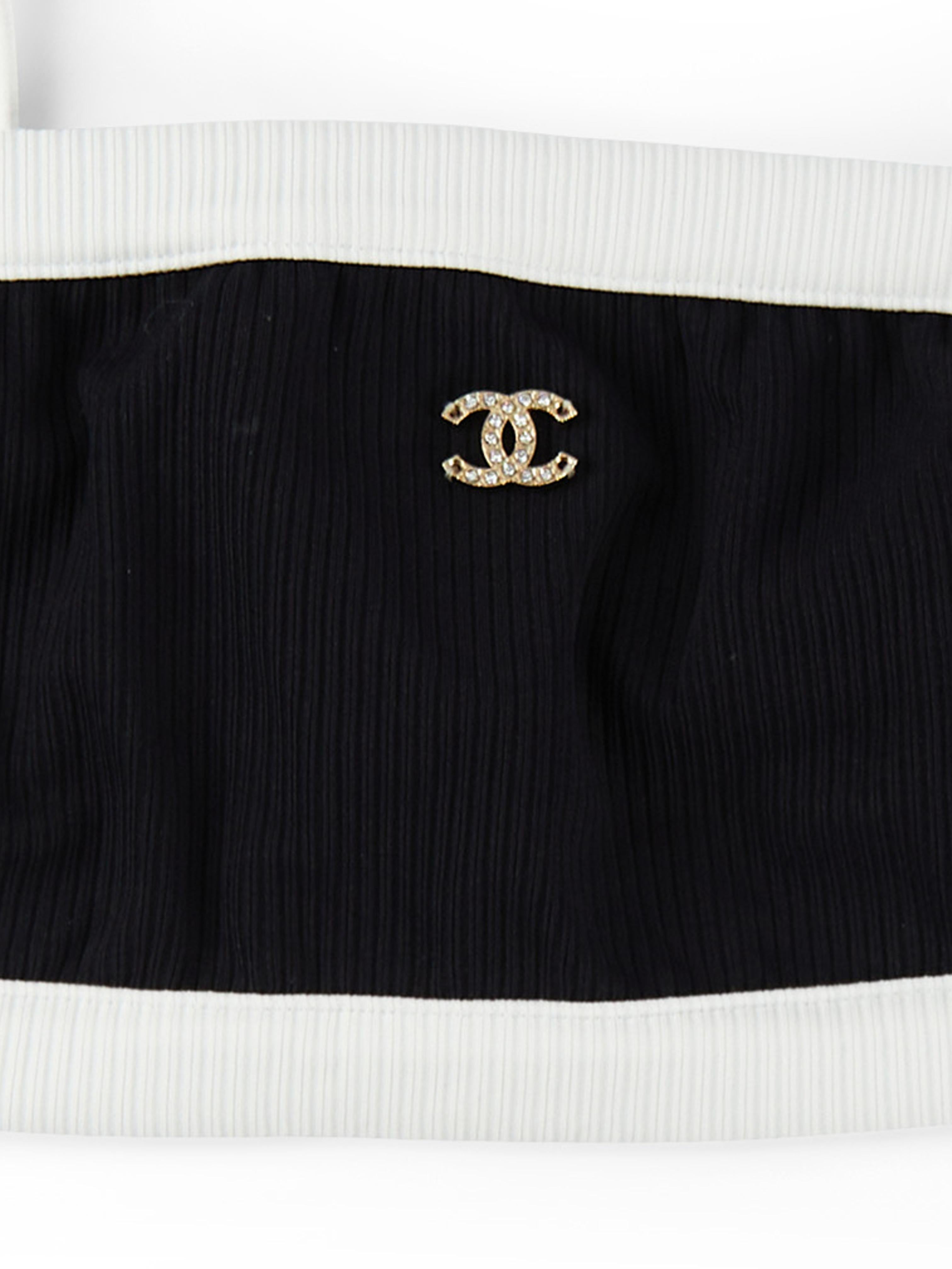 Chanel Ribbed Swimsuit Top in Black and White 

Ribbed Stretched Jersey

Rhinestone CC Logo 

Size 36

Accompanied by: Chanel dust bag (no box)



