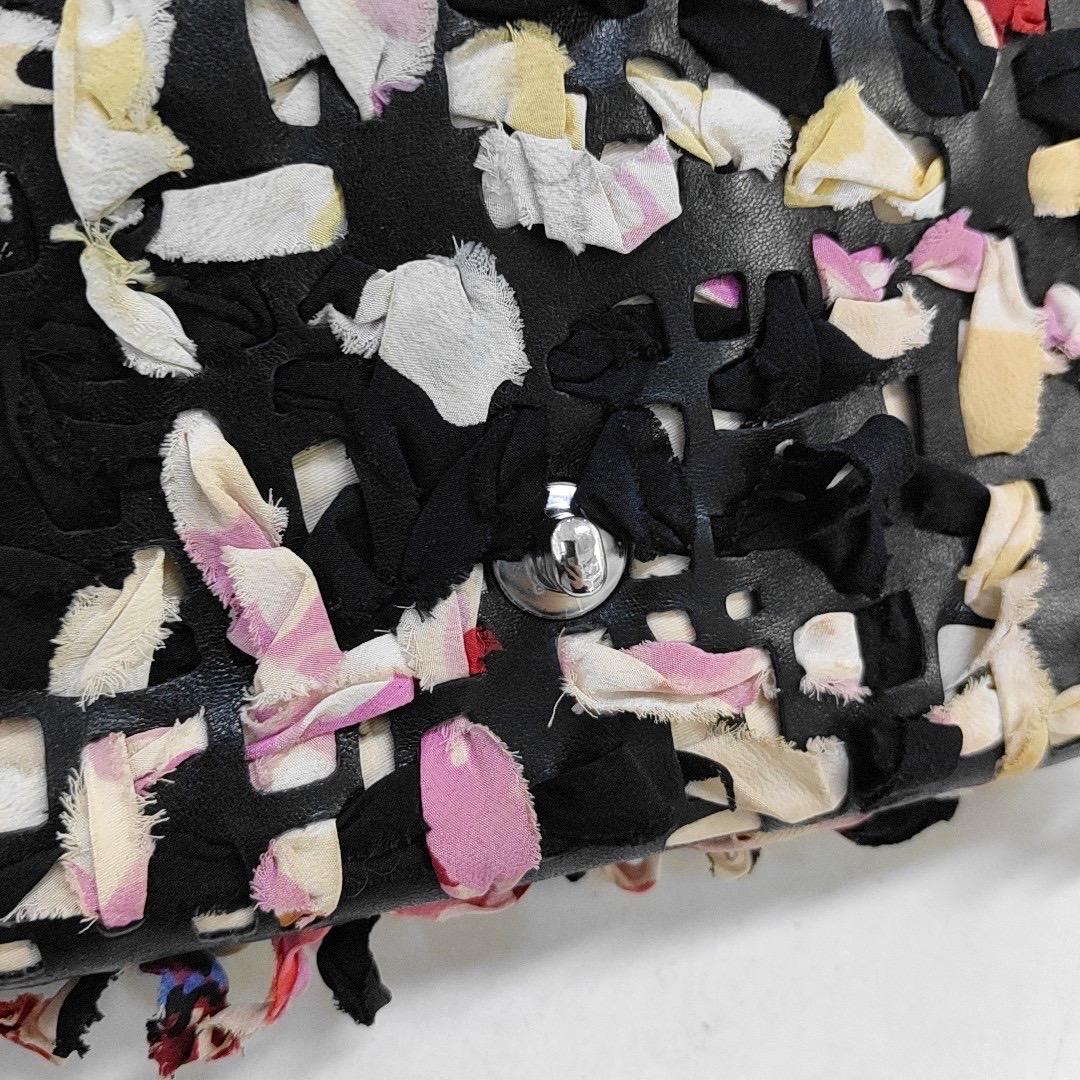 Chanel Borsa media con patta singola intrecciata con nastro e pelle Pelle e Fabrice in vendita 4