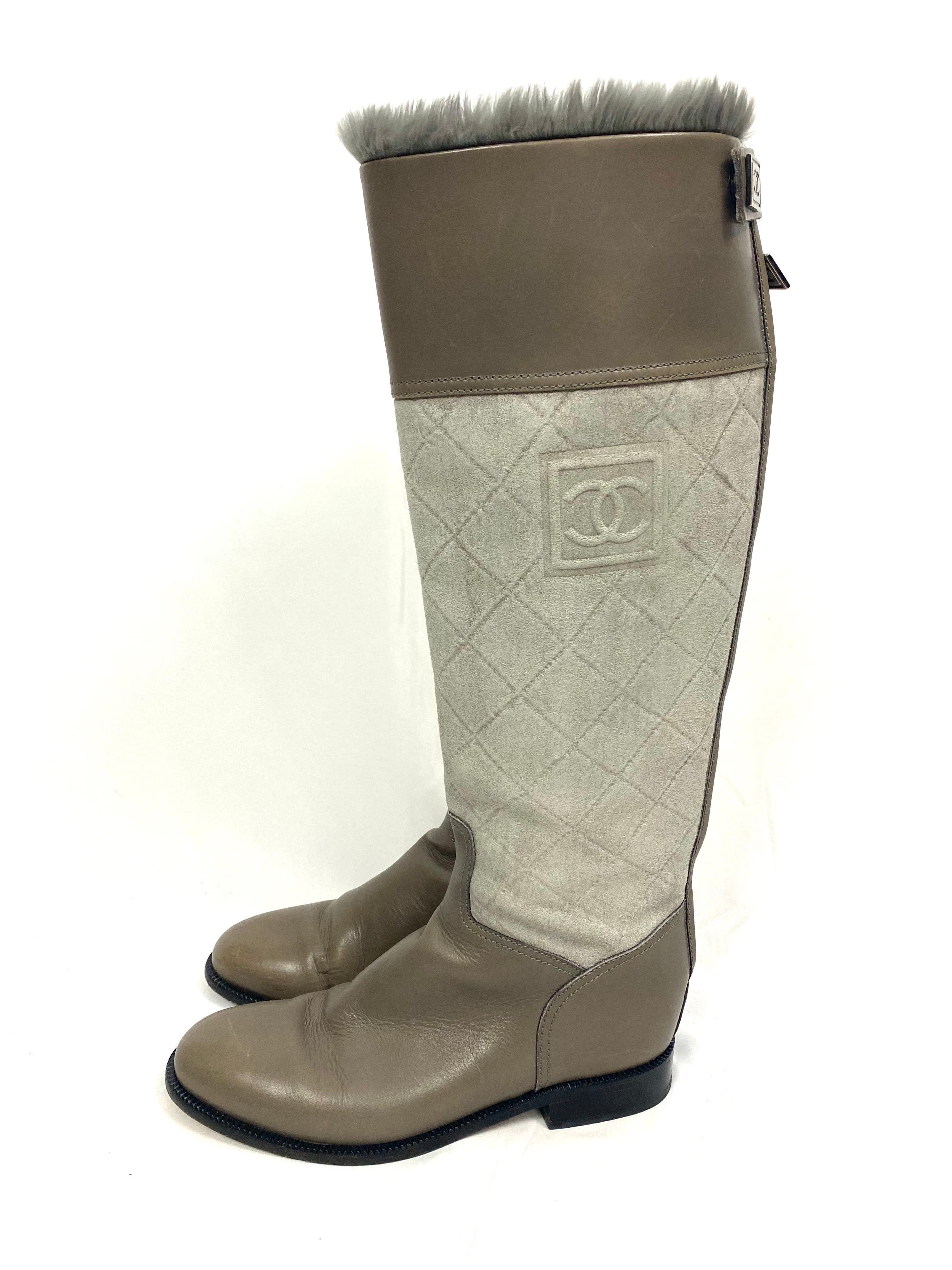 Chanel riding boots in quilted leather and suede In Good Condition For Sale In L'ESCALA, ES