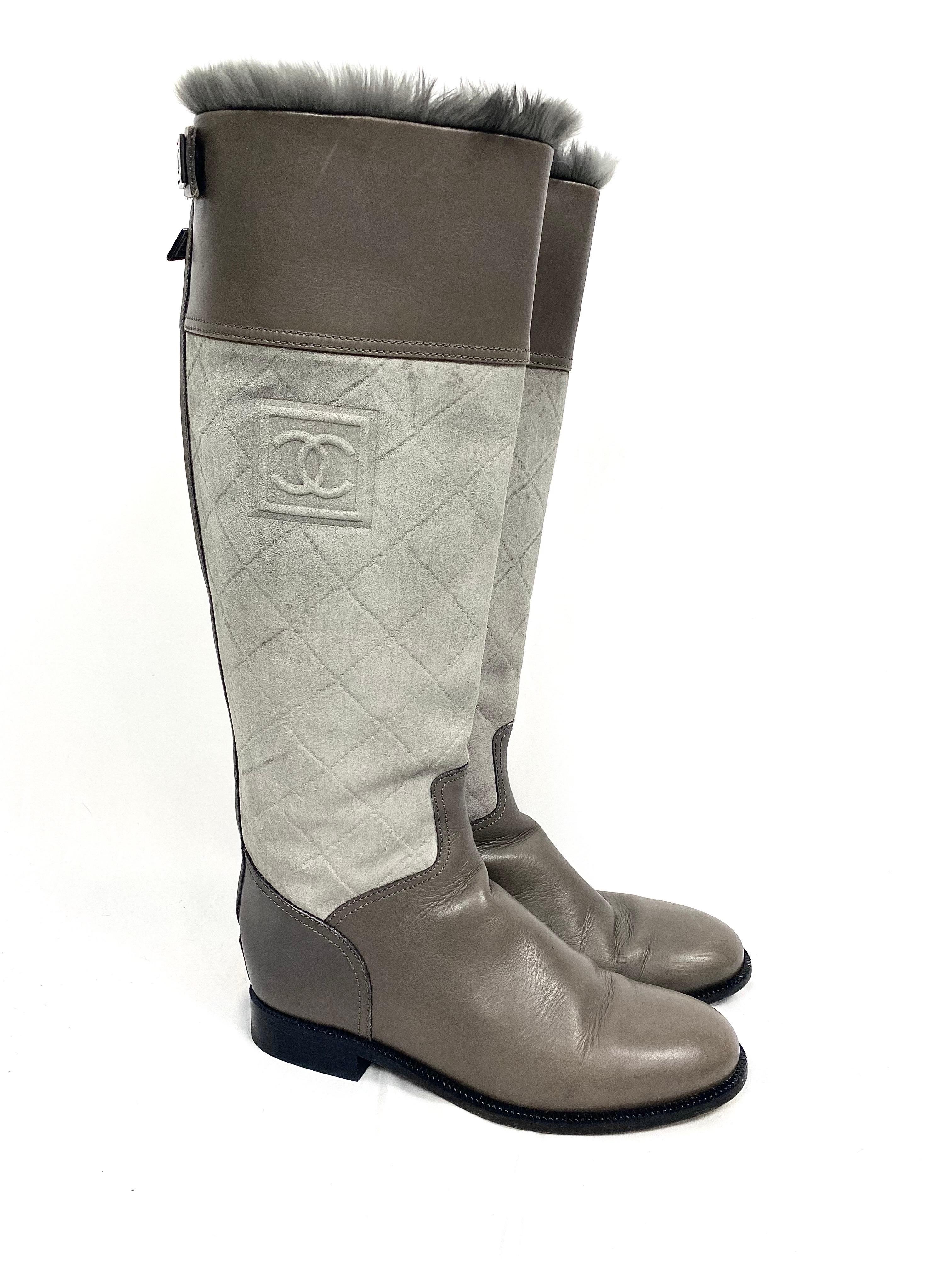 Women's Chanel riding boots in quilted leather and suede For Sale