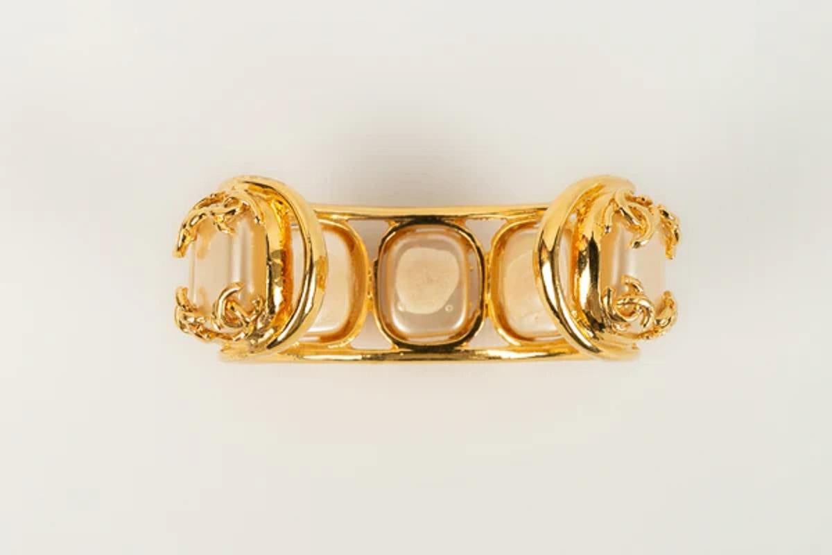Chanel Rigid Bracelet in Gilded Metal, Fall 1995 In Excellent Condition For Sale In SAINT-OUEN-SUR-SEINE, FR