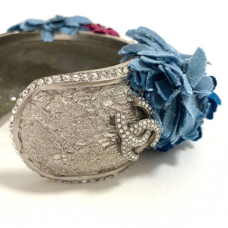 Women's CHANEL Rigid Silver Bracelet With Fabric Flowers For Sale