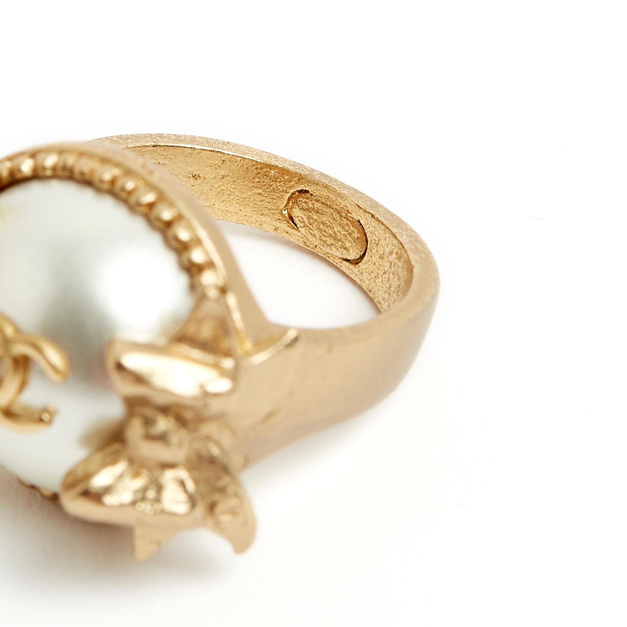 Chanel Ring Golden CC ribbons on pearl Size US7.25 In Excellent Condition In PARIS, FR