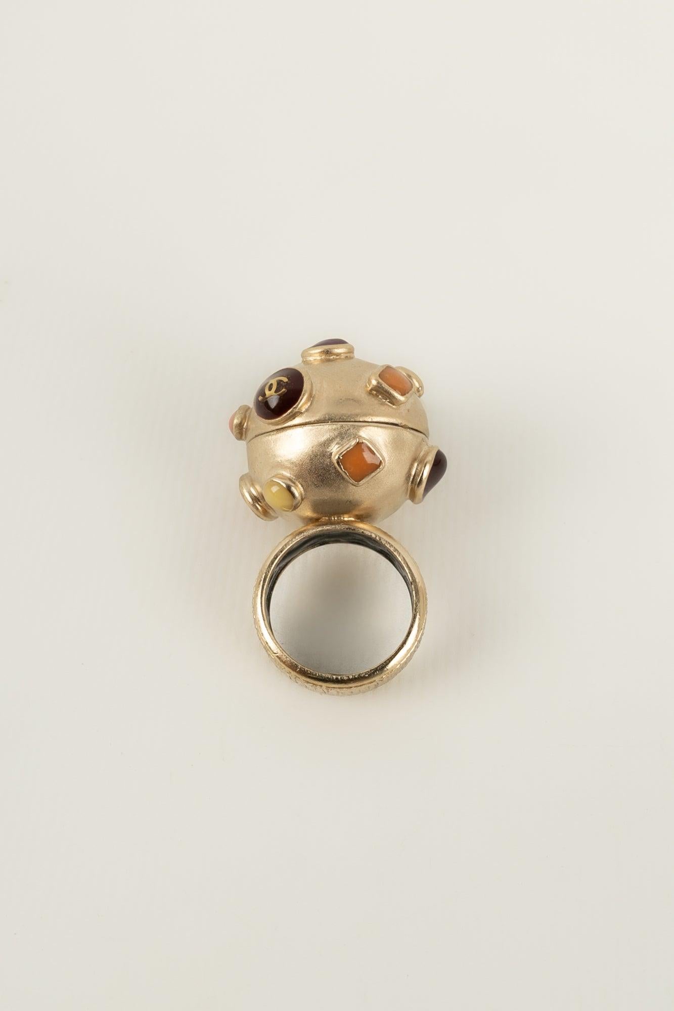 Chanel Ring in Champagne Metal and Resin, 2007 For Sale 4