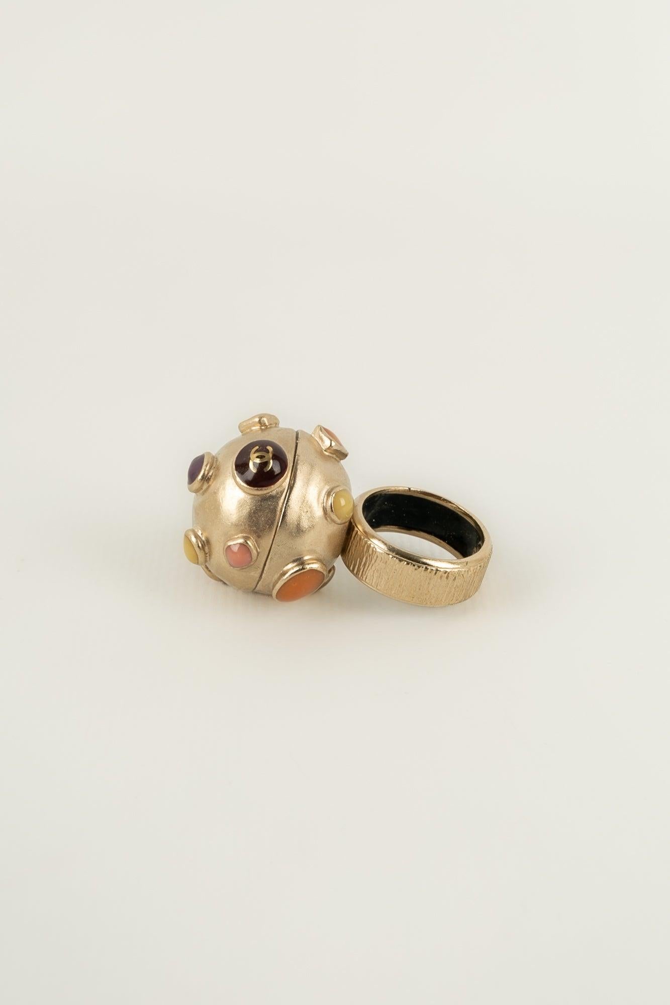 Chanel Ring in Champagne Metal and Resin, 2007 For Sale 5