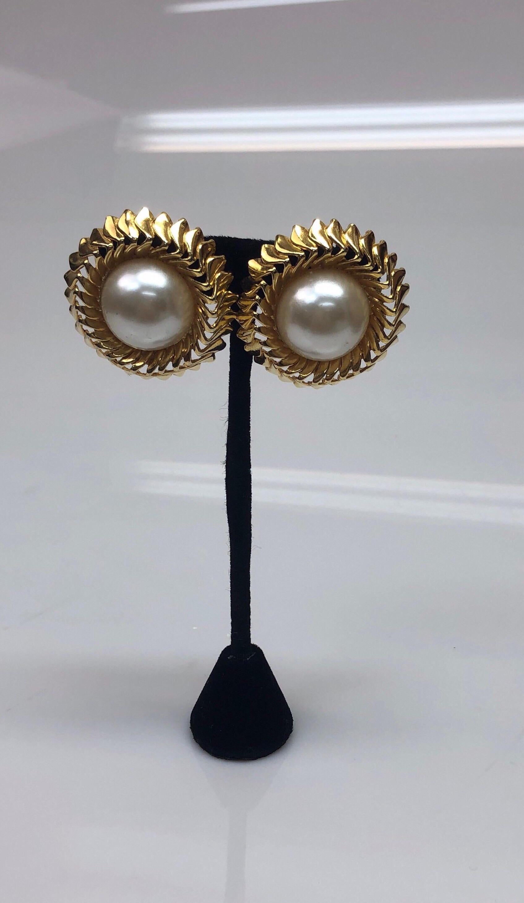 Chanel Rippled Gold Tone w/ Large Pearl Center Earrings In Excellent Condition In West Palm Beach, FL