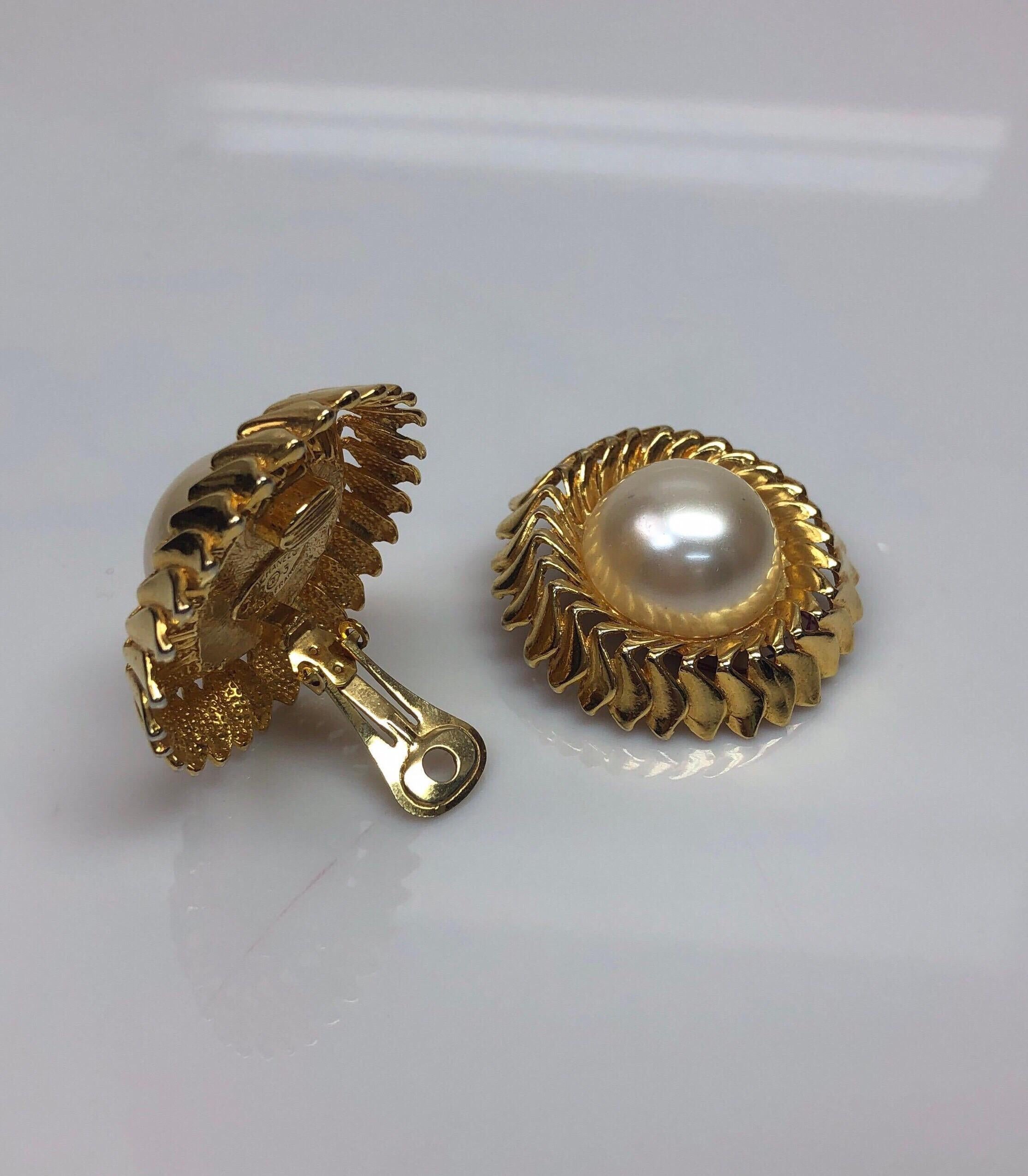 Women's Chanel Rippled Gold Tone w/ Large Pearl Center Earrings
