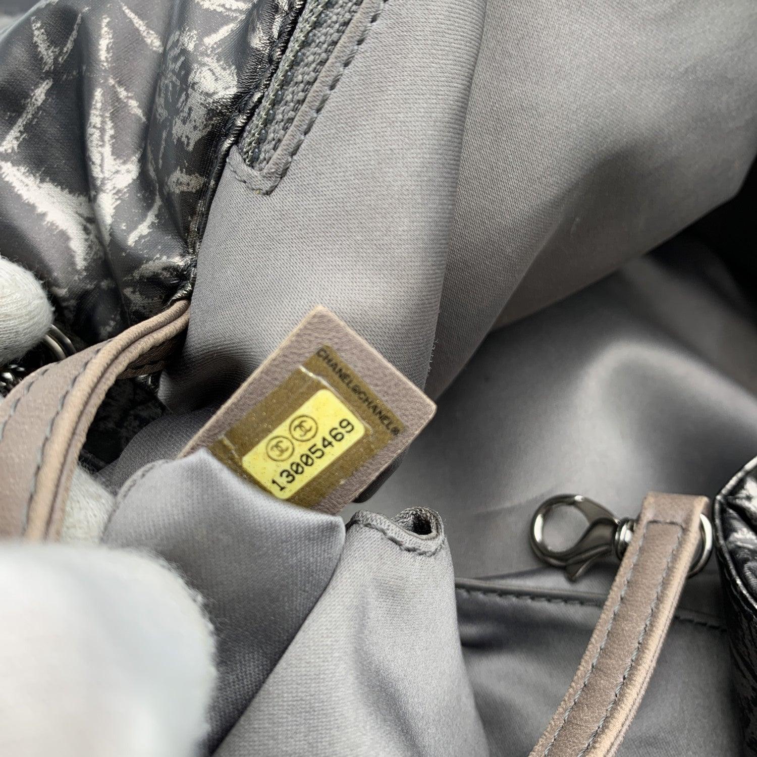 Borsa Chanel Rock in Moscow con stampa astratta e patta a fisarmonica in nylon in vendita 4