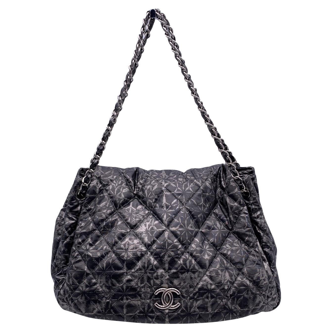 Borsa Chanel Rock in Moscow con stampa astratta e patta a fisarmonica in nylon