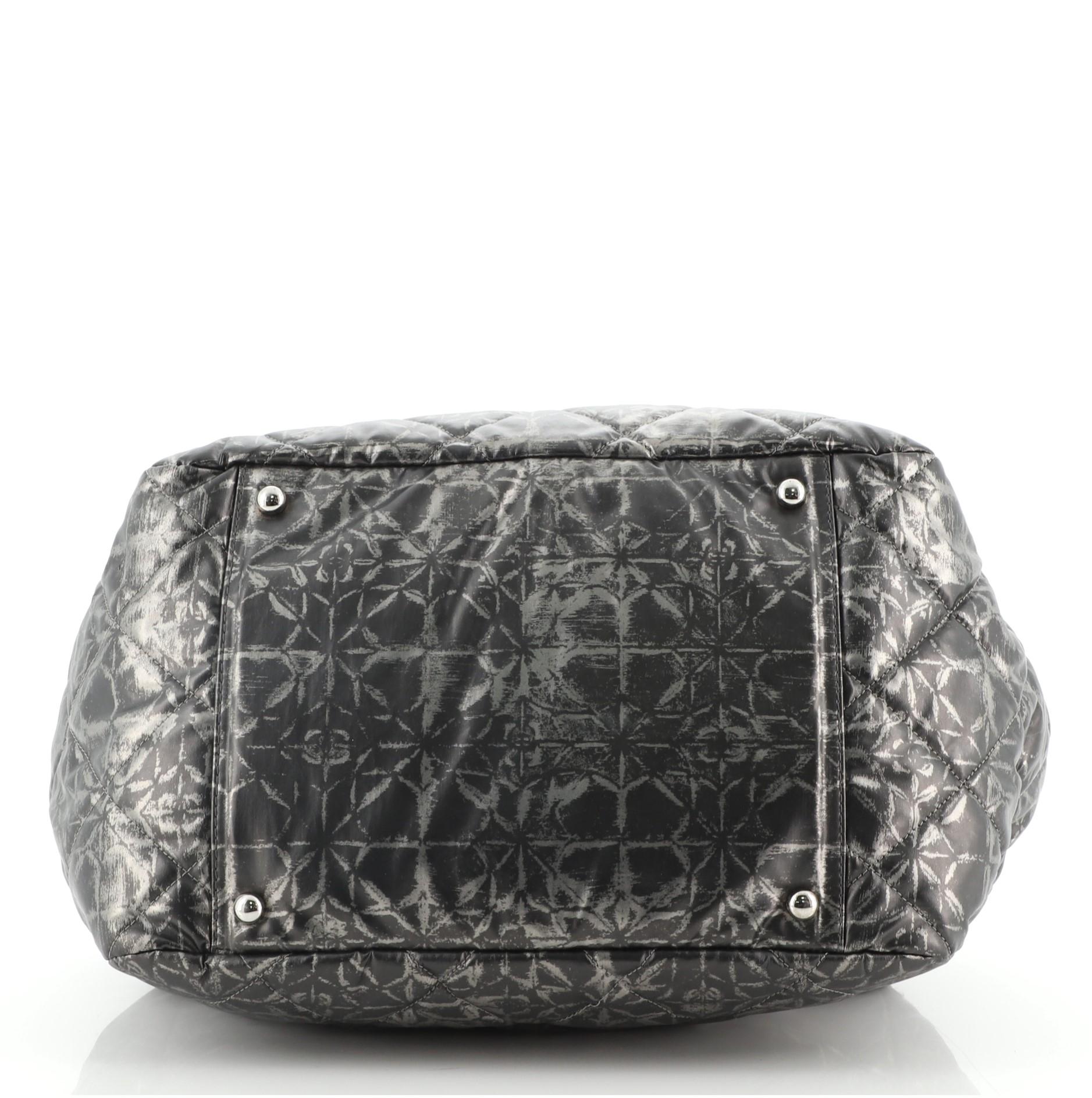 Chanel Rock in Moscow Akkordeon-Tasche aus gestepptem:: bedrucktem Nylon Medium für Damen oder Herren