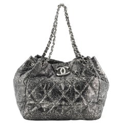 Chanel Rock in Moscow Akkordeon-Tasche aus gestepptem:: bedrucktem Nylon Medium