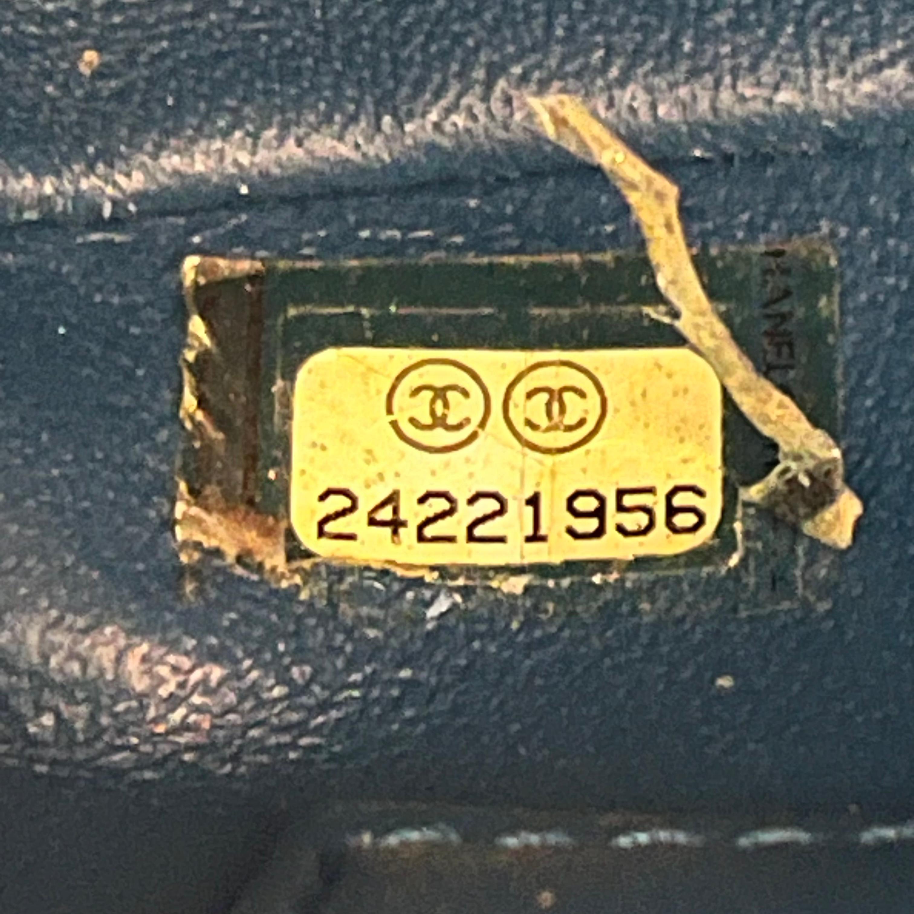 Chanel Rock My Shoulder Flap Bag Small Blue Quilted Calfskin Leather en venta 8