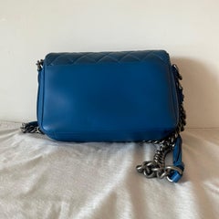 Chanel Rock My Shoulder Flap Bag Klein Blau Gestepptes Kalbsleder