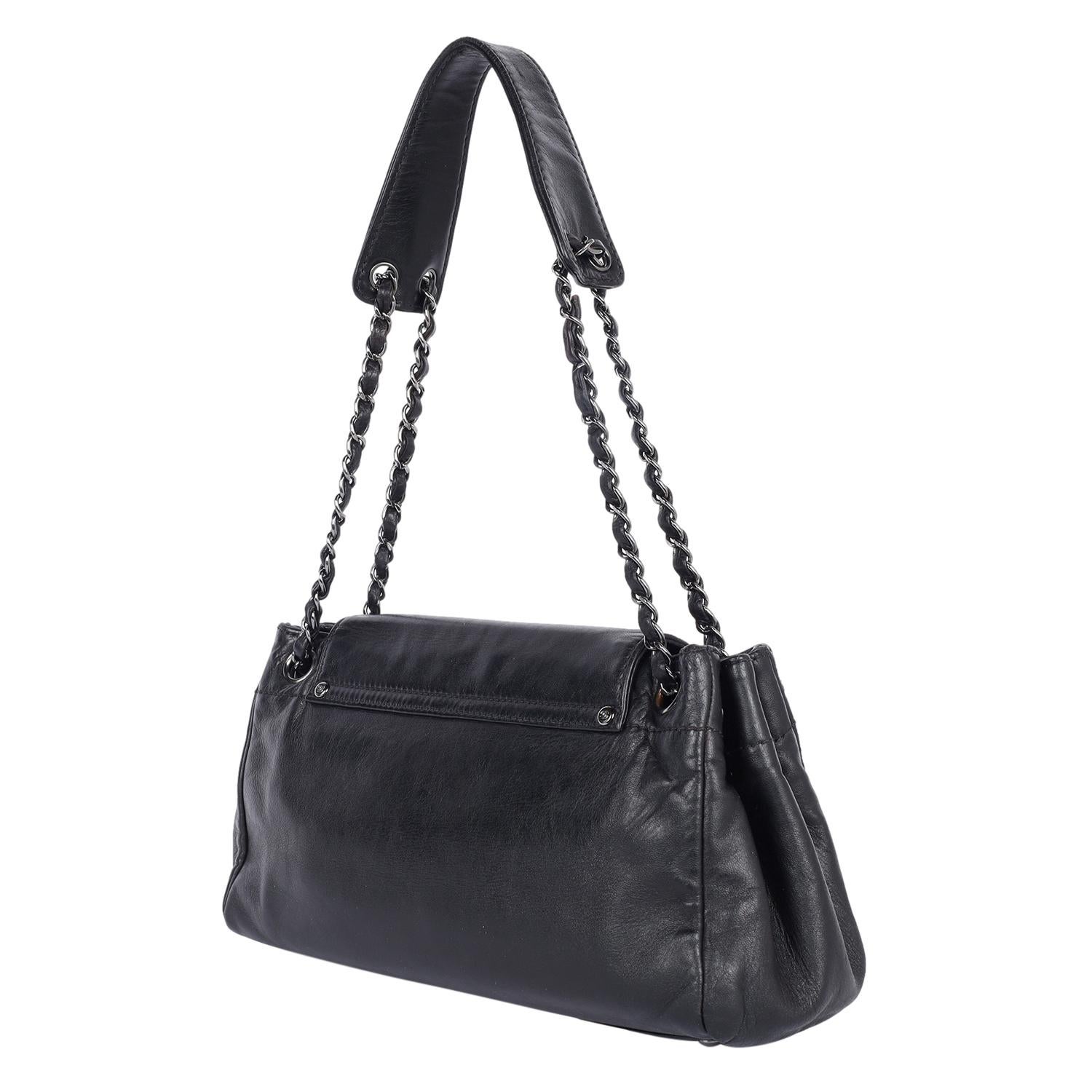 Chanel Rock 'n Chic Borsa a fisarmonica con patta in nero in vendita 5