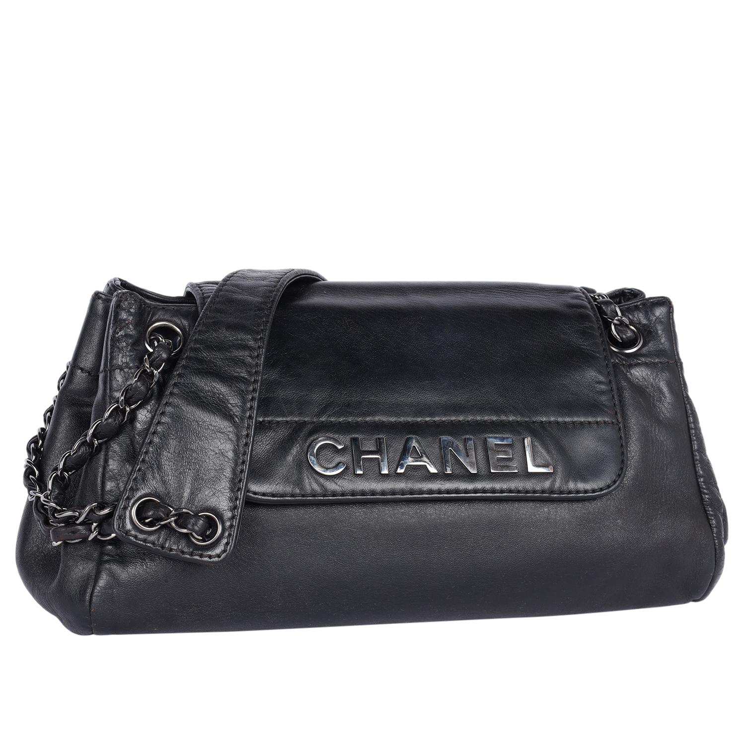 Nero Chanel Rock 'n Chic Borsa a fisarmonica con patta in nero in vendita