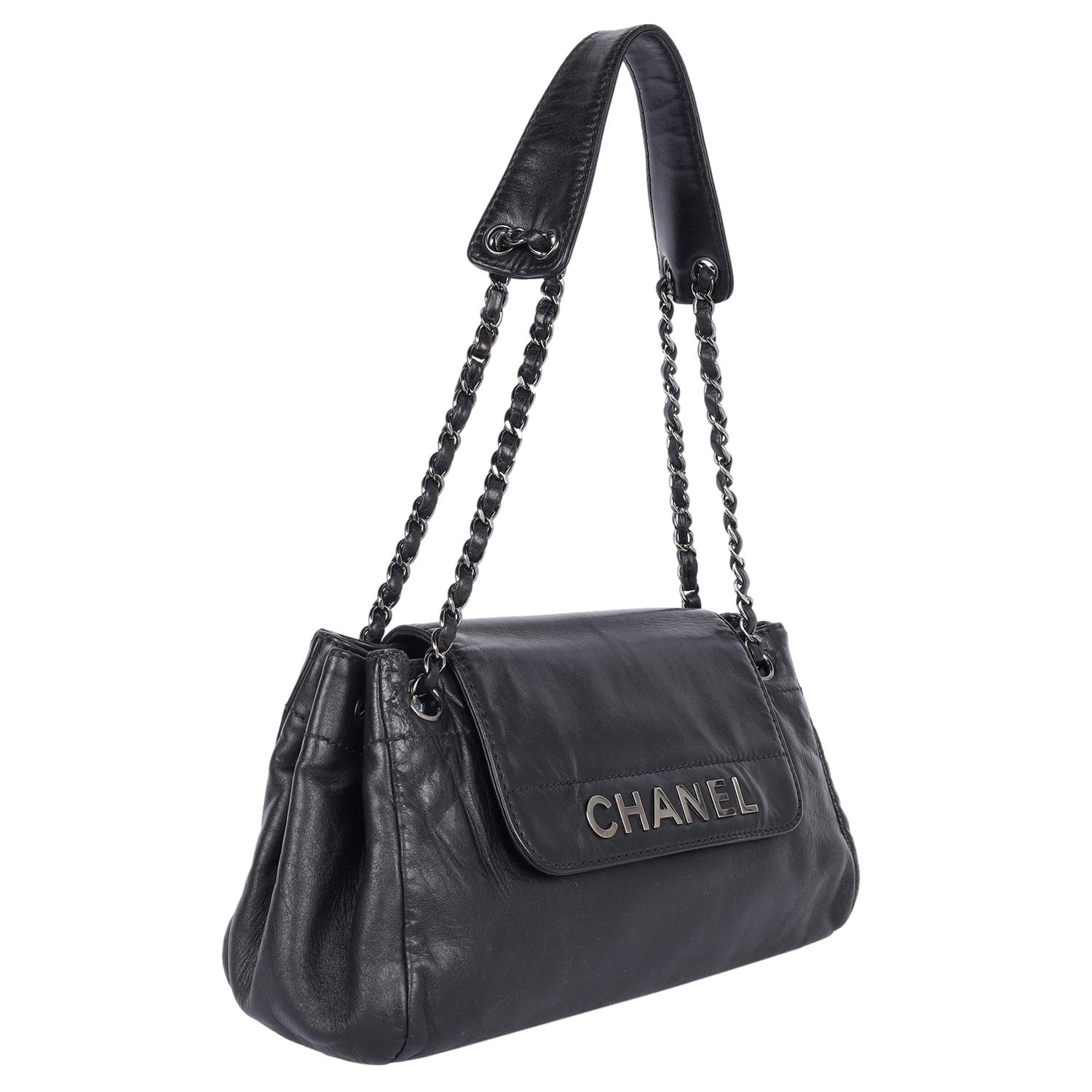Chanel Rock 'n Chic Borsa a fisarmonica con patta in nero in vendita 1